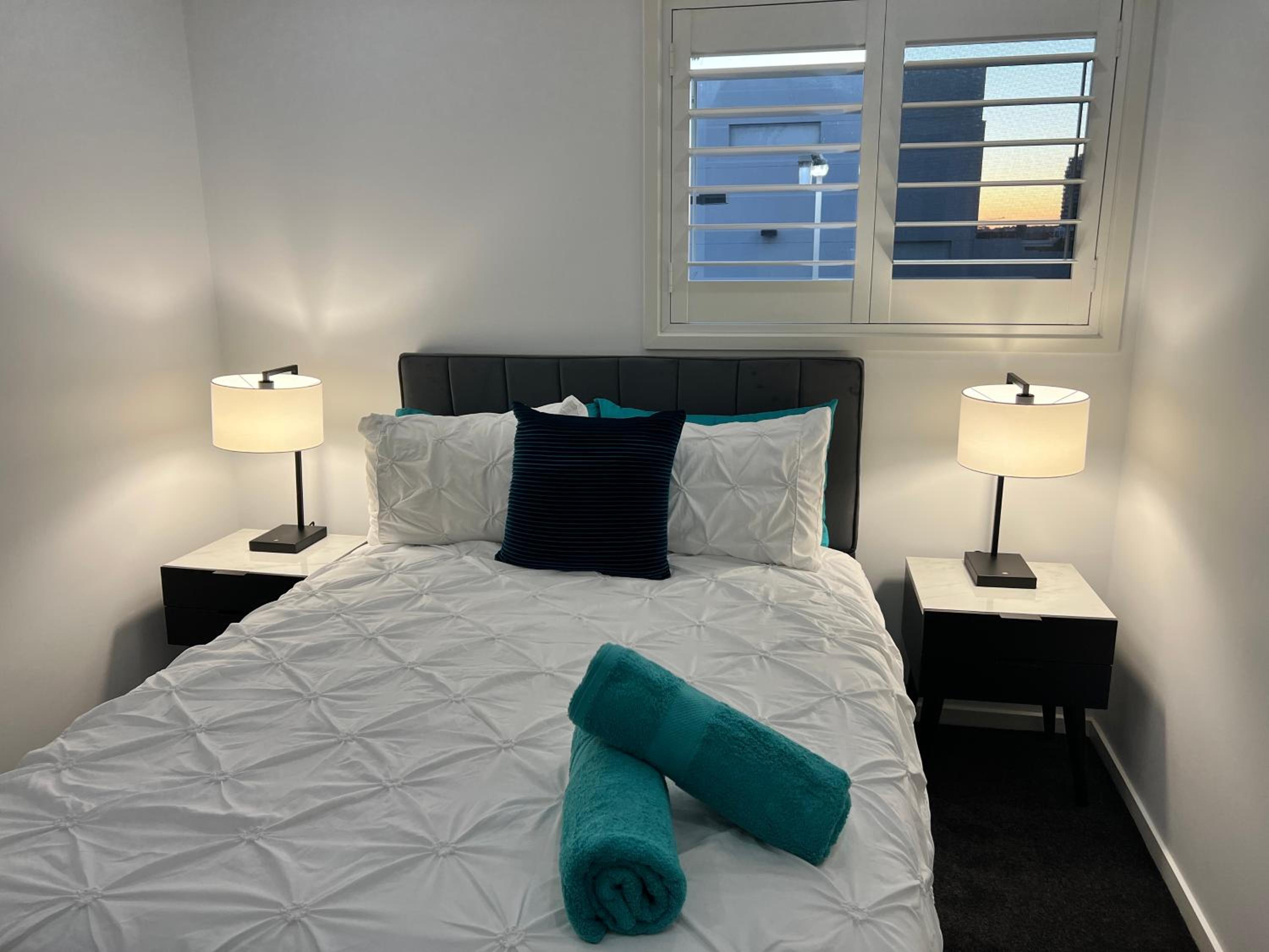 2BR Apt Gungahlin Square Luxe Super Central Wifi Wine Secure Parking