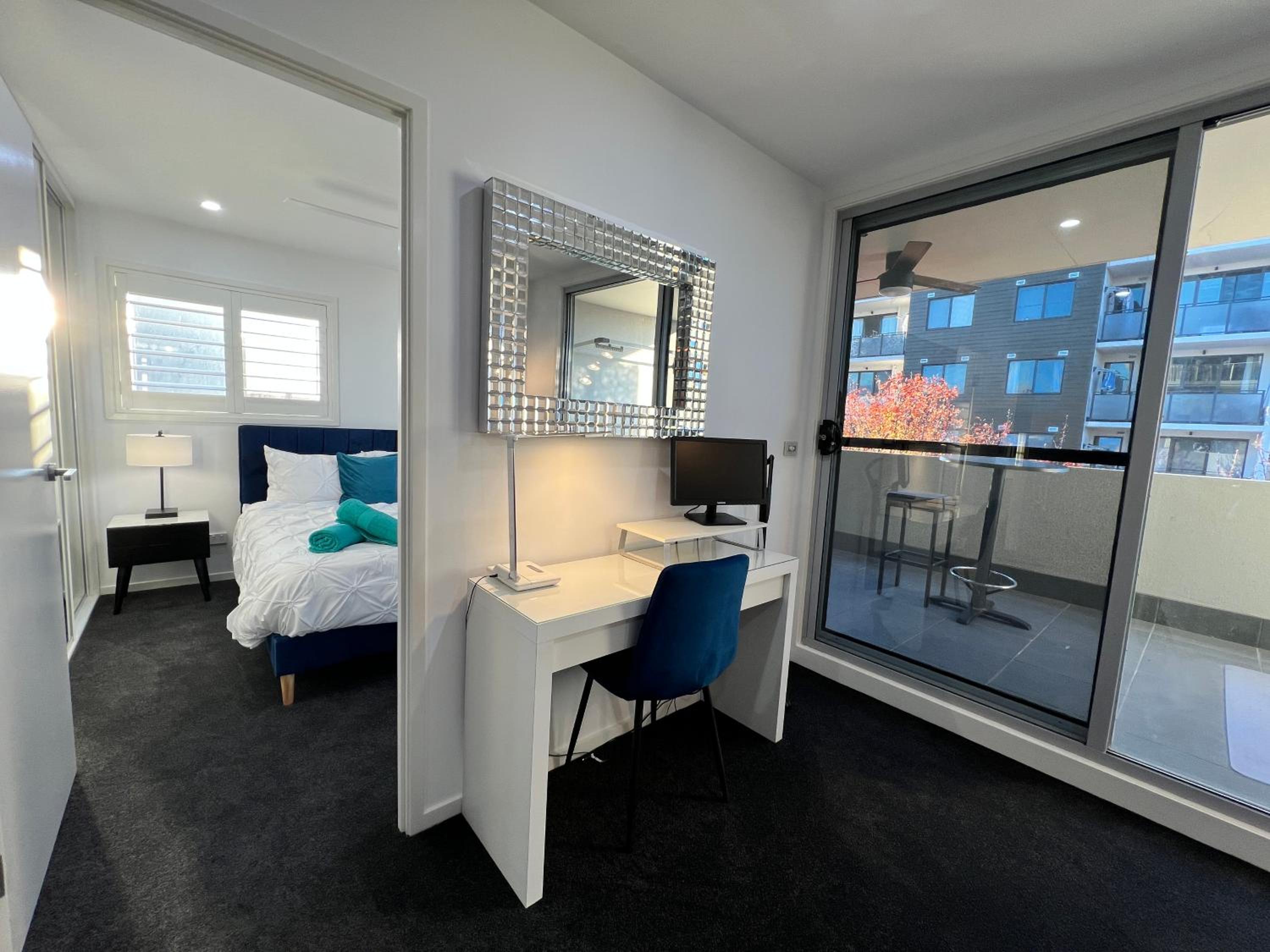 2BR Apt Gungahlin Square Luxe Super Central Wifi Wine Secure Parking