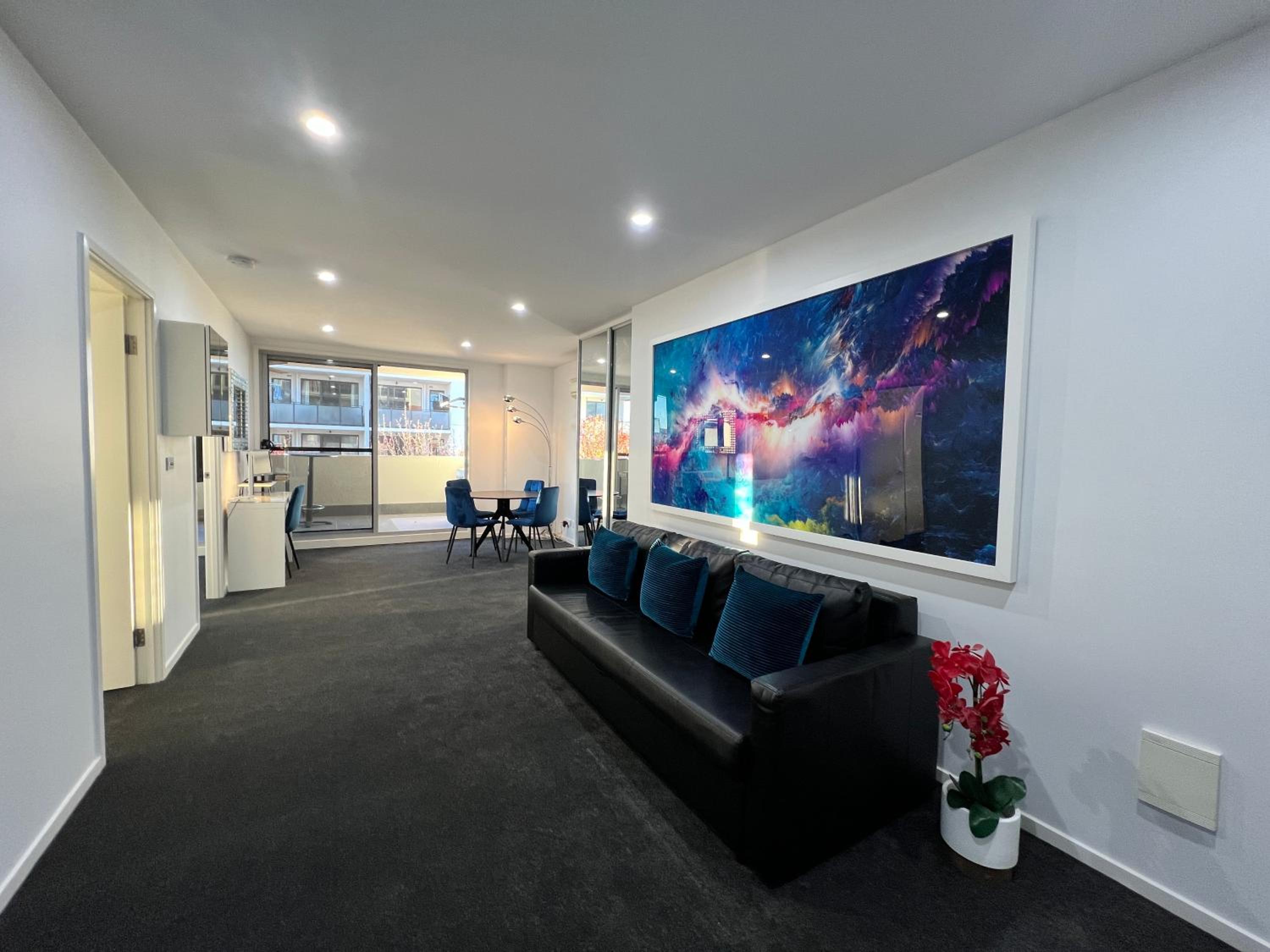2BR Apt Gungahlin Square Luxe Super Central Wifi Wine Secure Parking