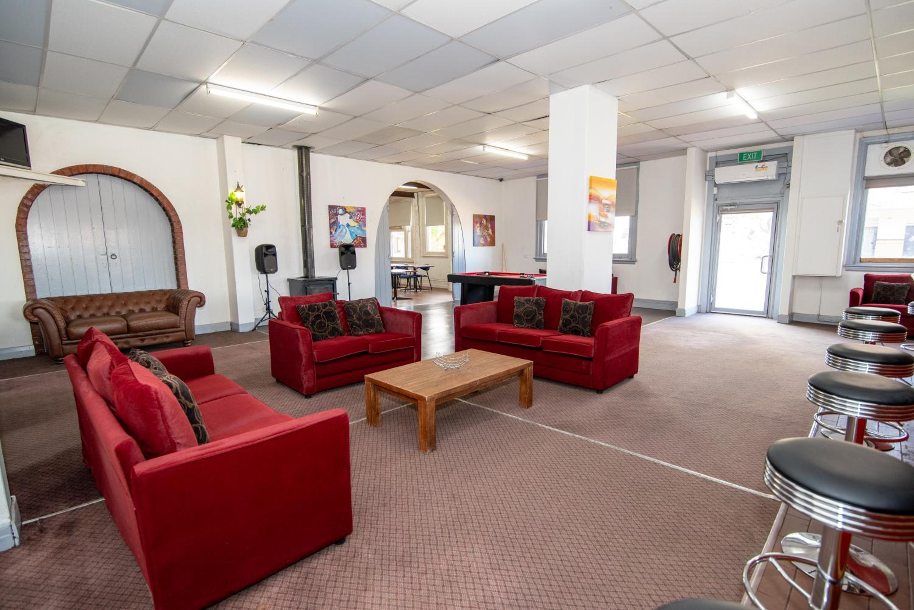 Your Own Pub in Finley, Sleeps 25