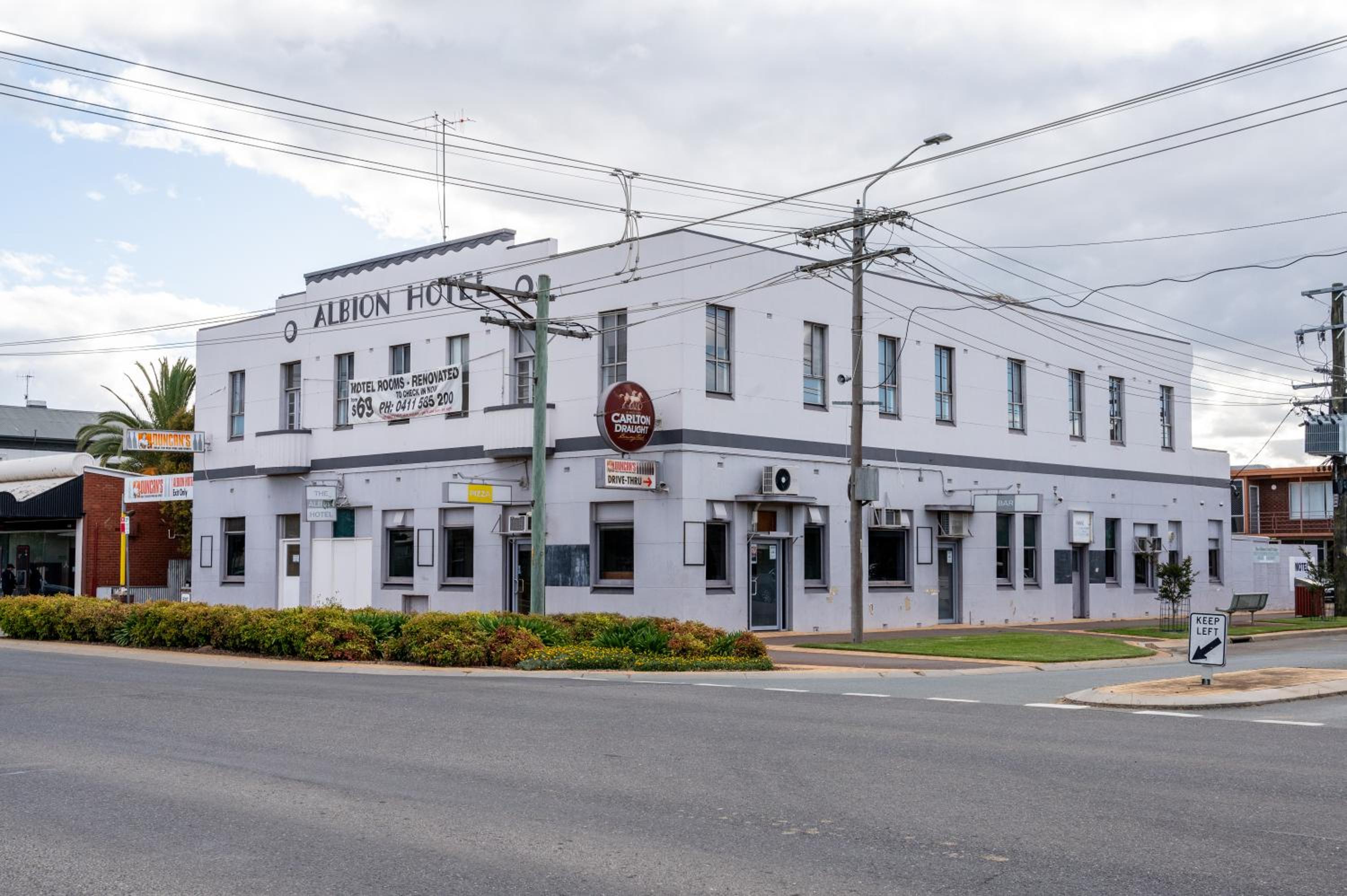 Your Own Pub in Finley, Sleeps 25