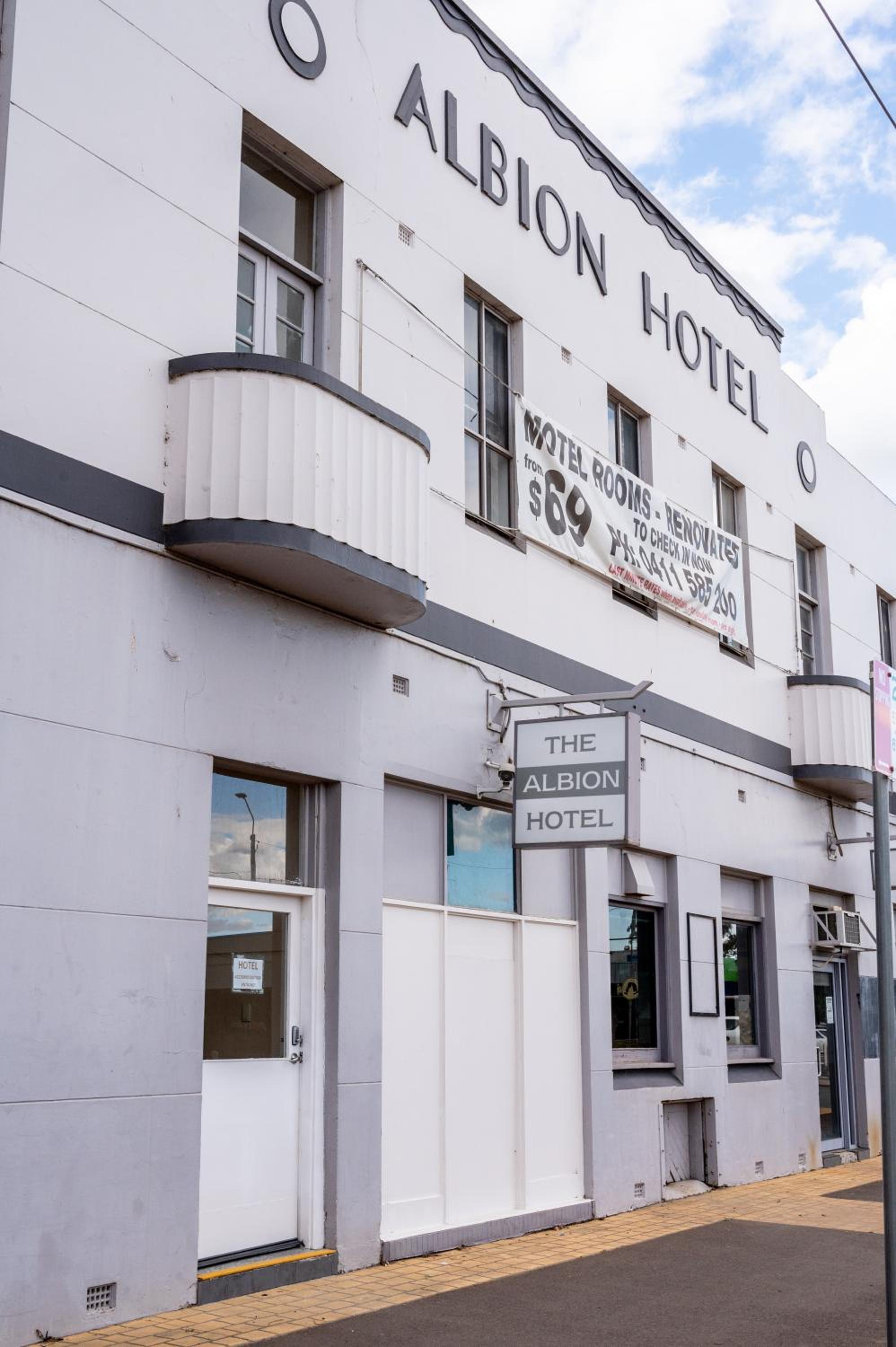 Your Own Pub in Finley, Sleeps 25