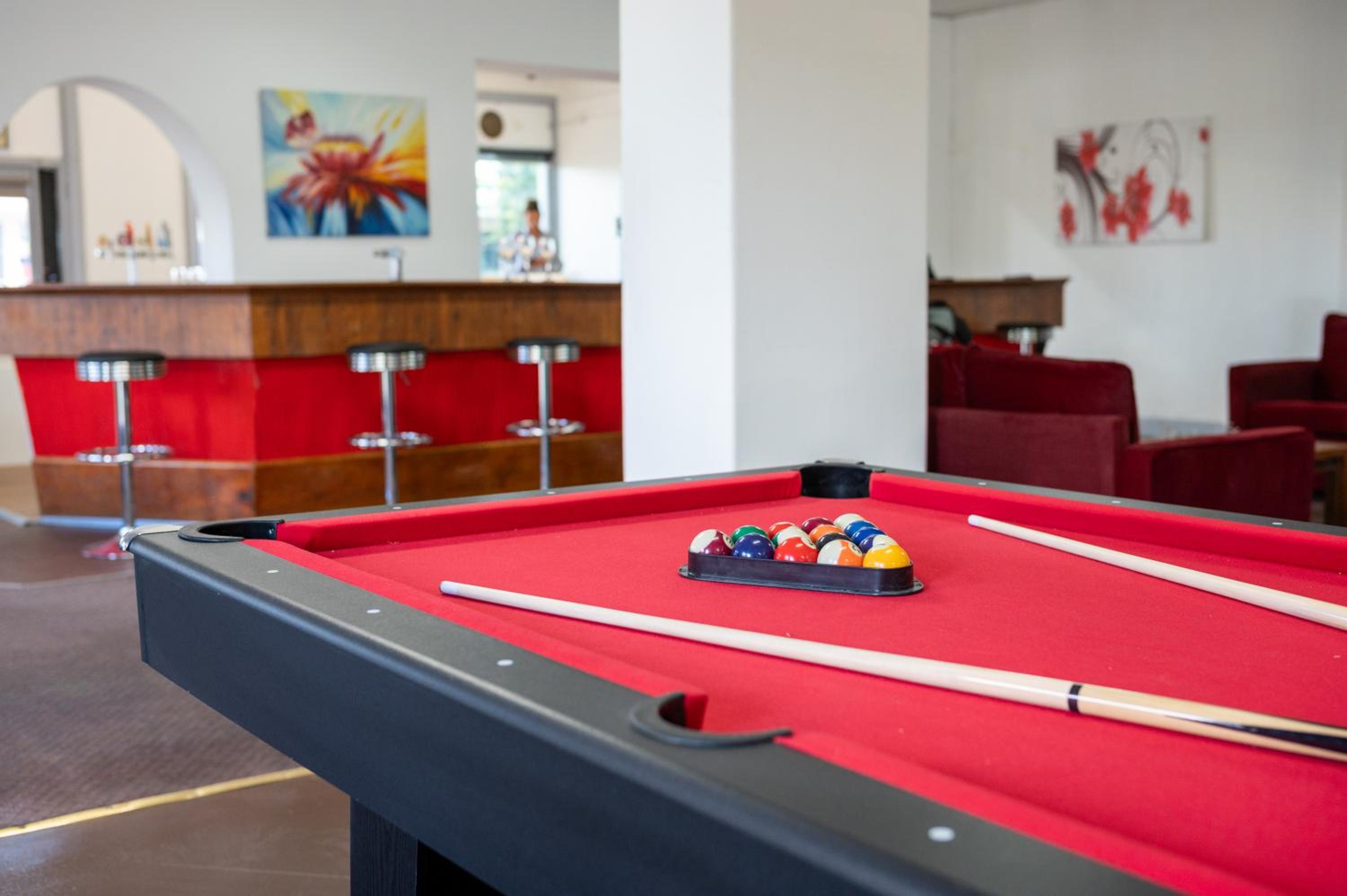 Your Own Pub in Finley, Sleeps 25
