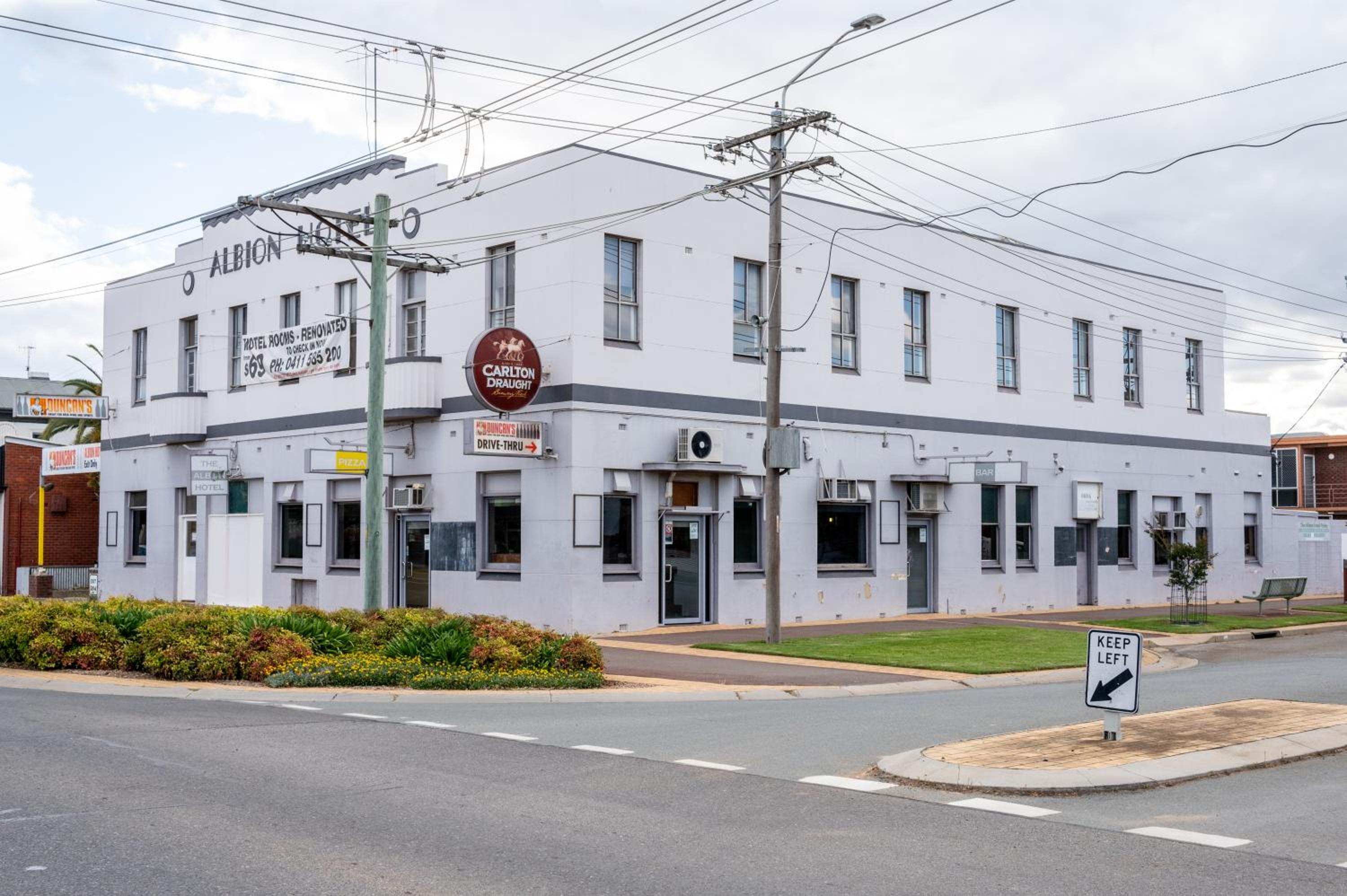 Your Own Pub in Finley, Sleeps 25