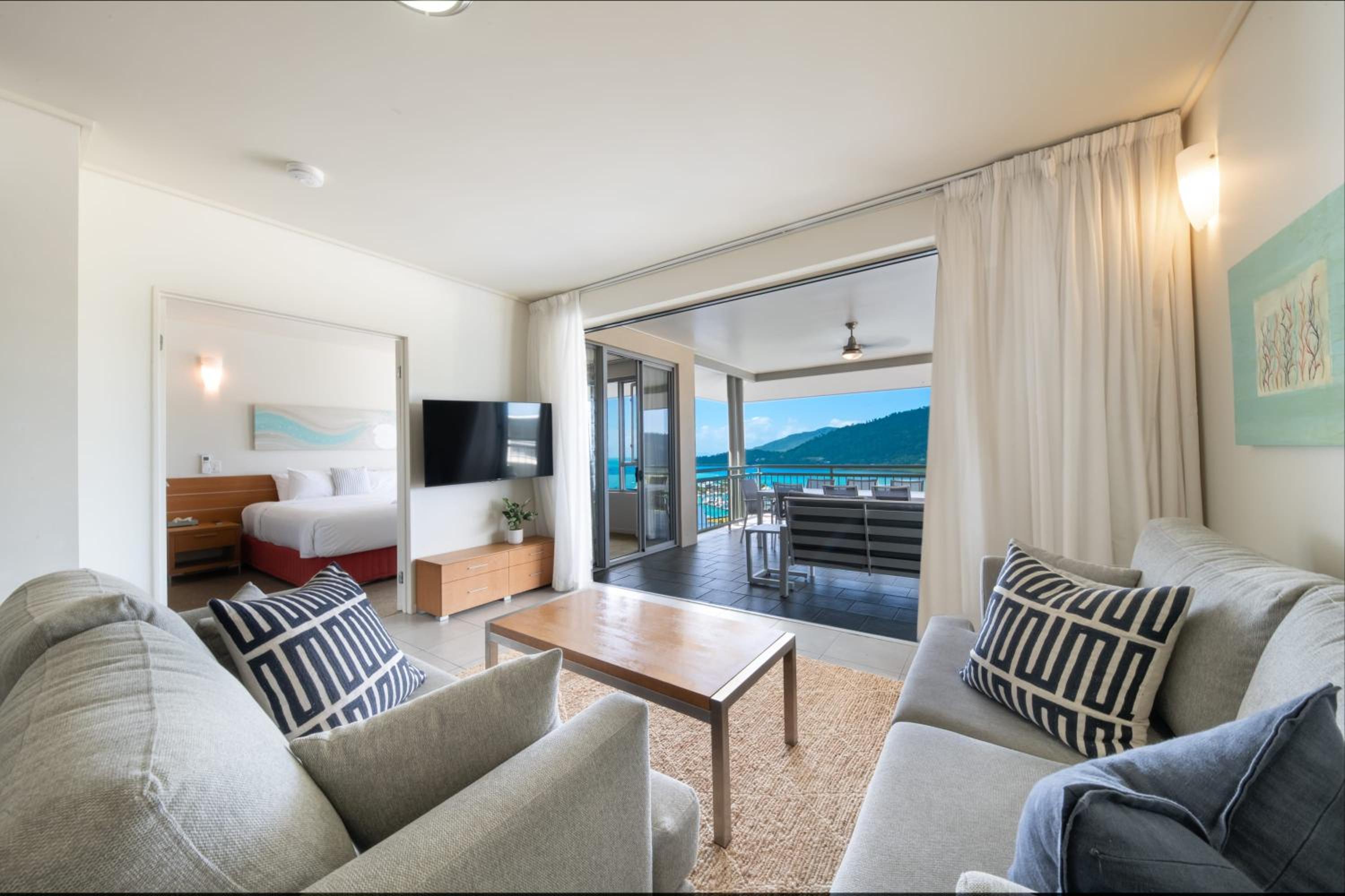 Airlie Beach Ocean Views & Resort Living @ 231