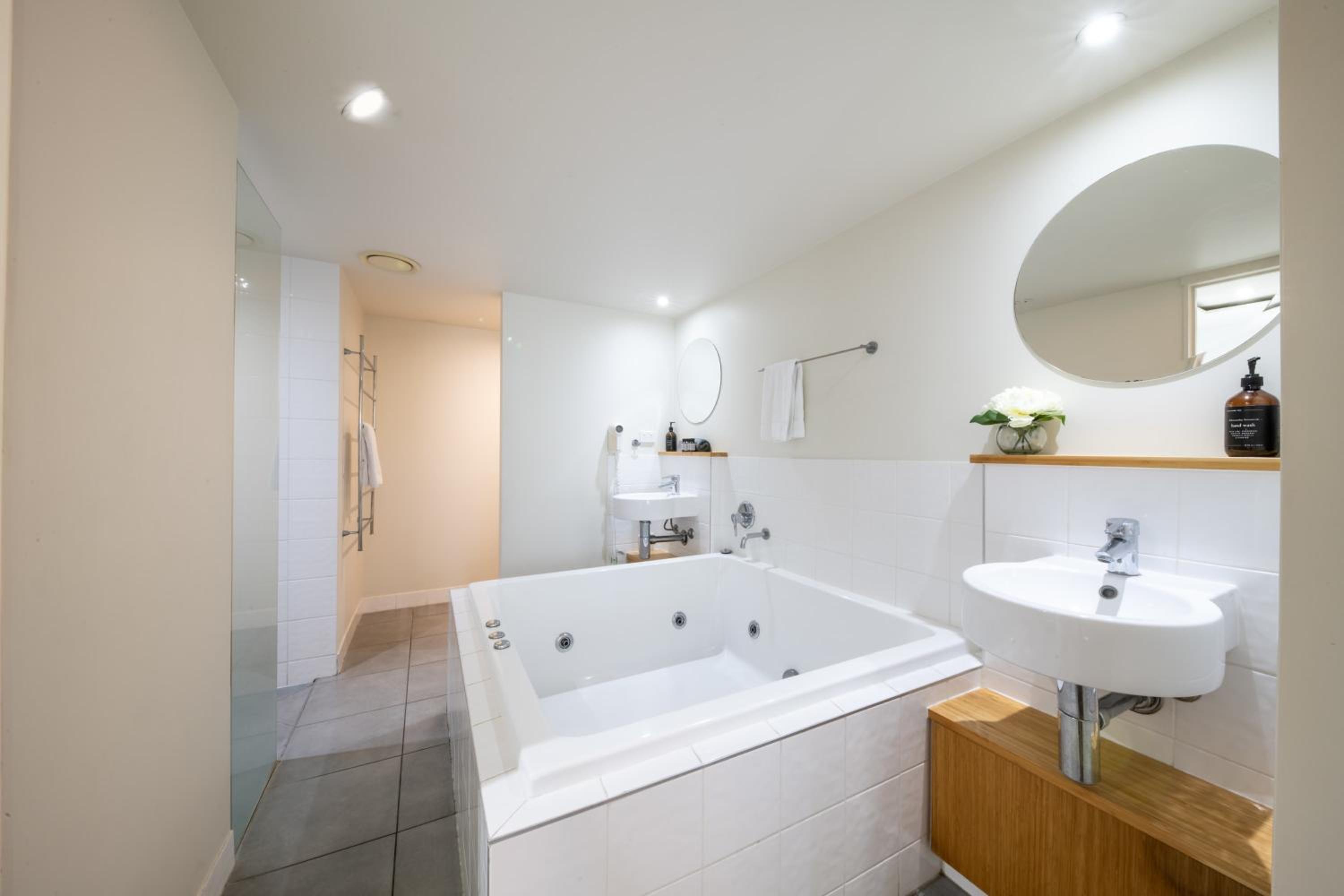 Airlie Beach Ocean Views & Resort Living @ 231