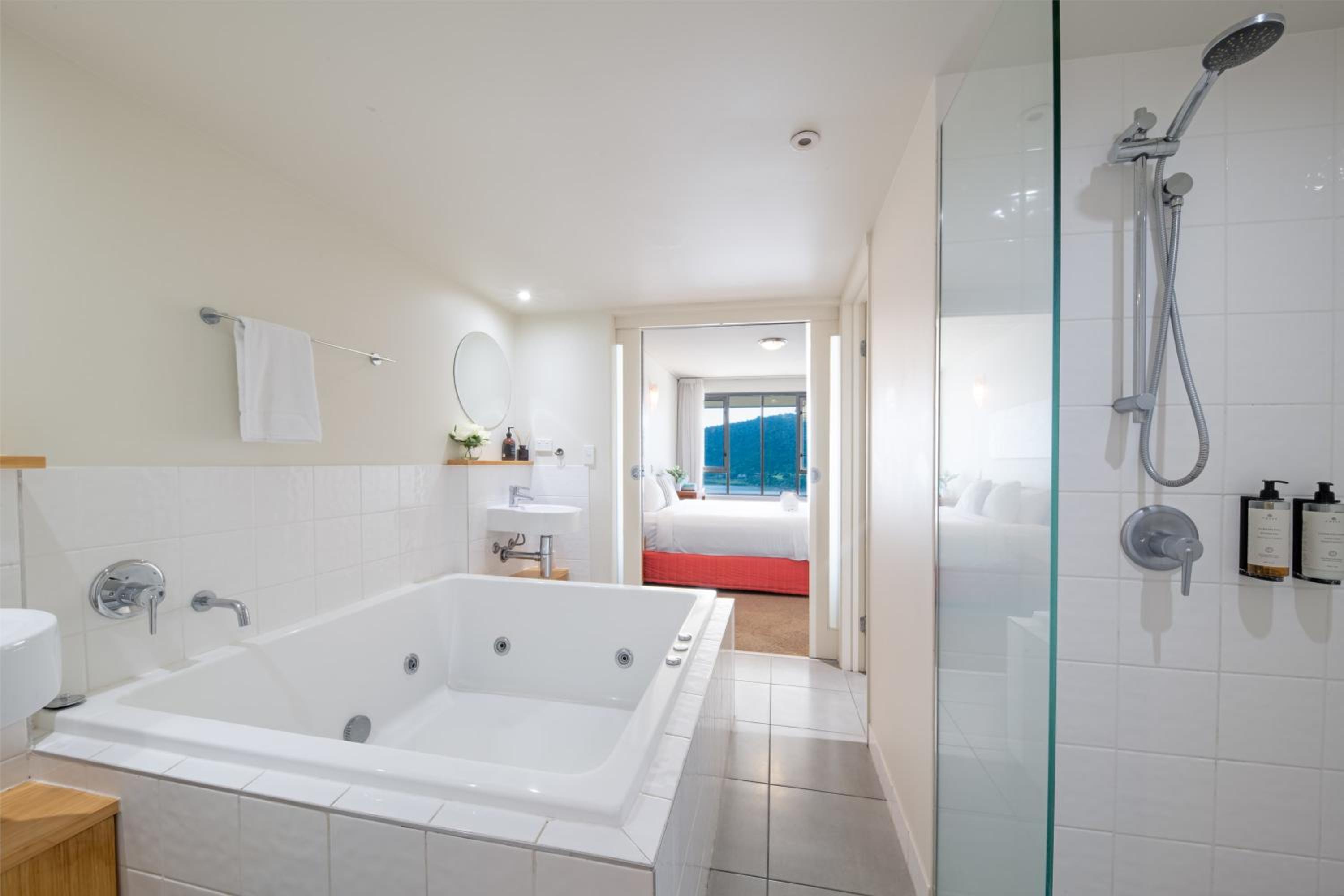 Airlie Beach Ocean Views & Resort Living @ 231