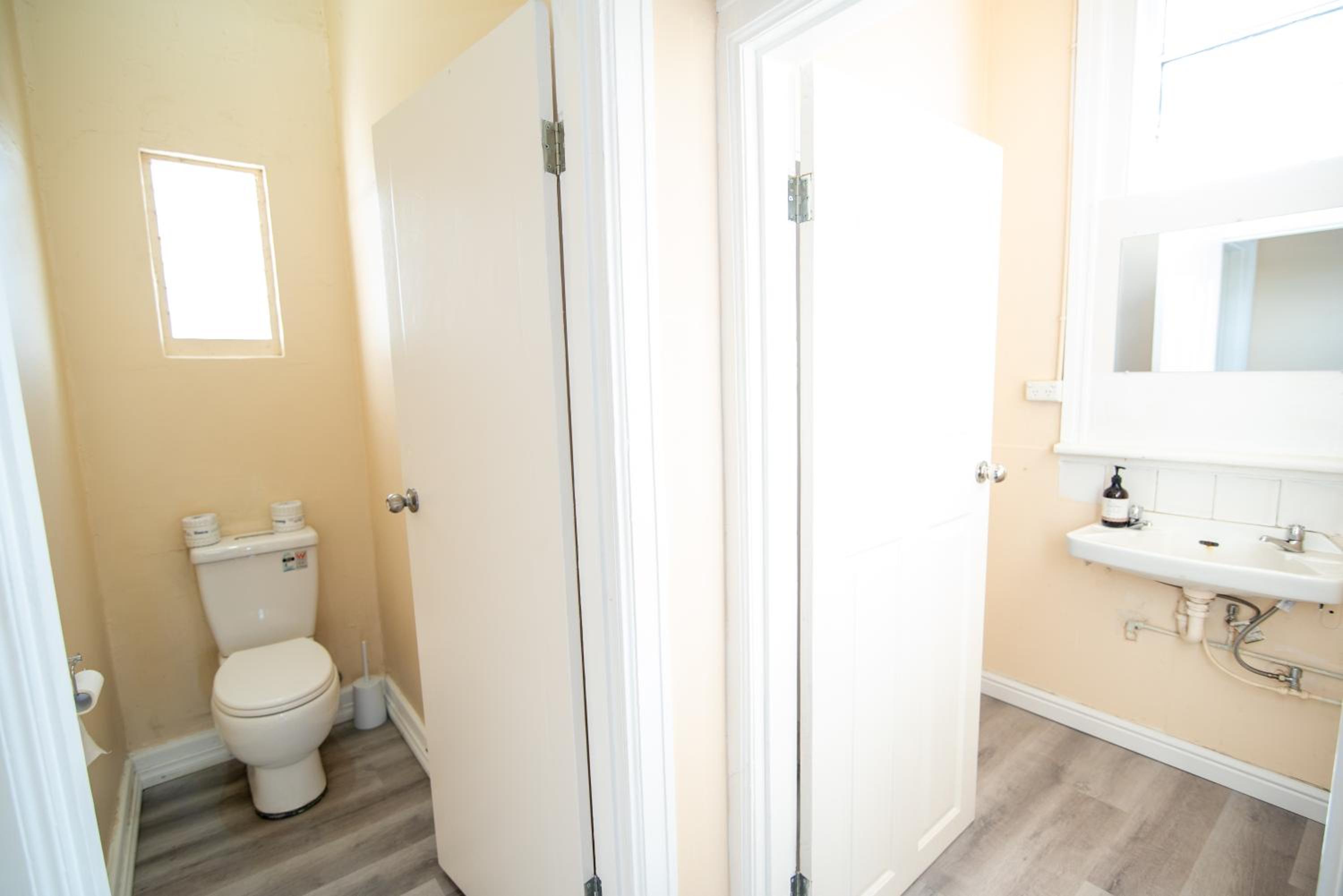 Your Own Pub in Finley, Sleeps 25