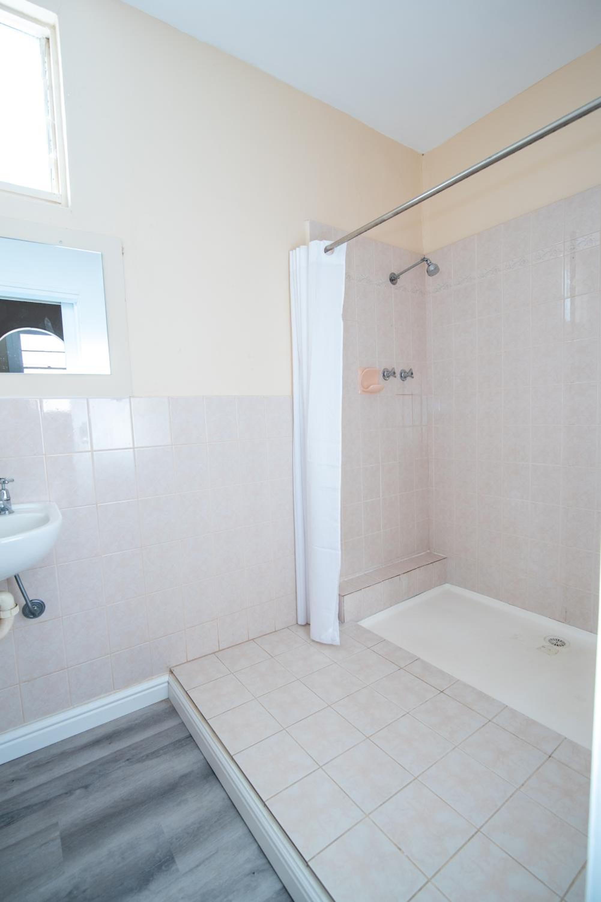 Your Own Pub in Finley, Sleeps 25
