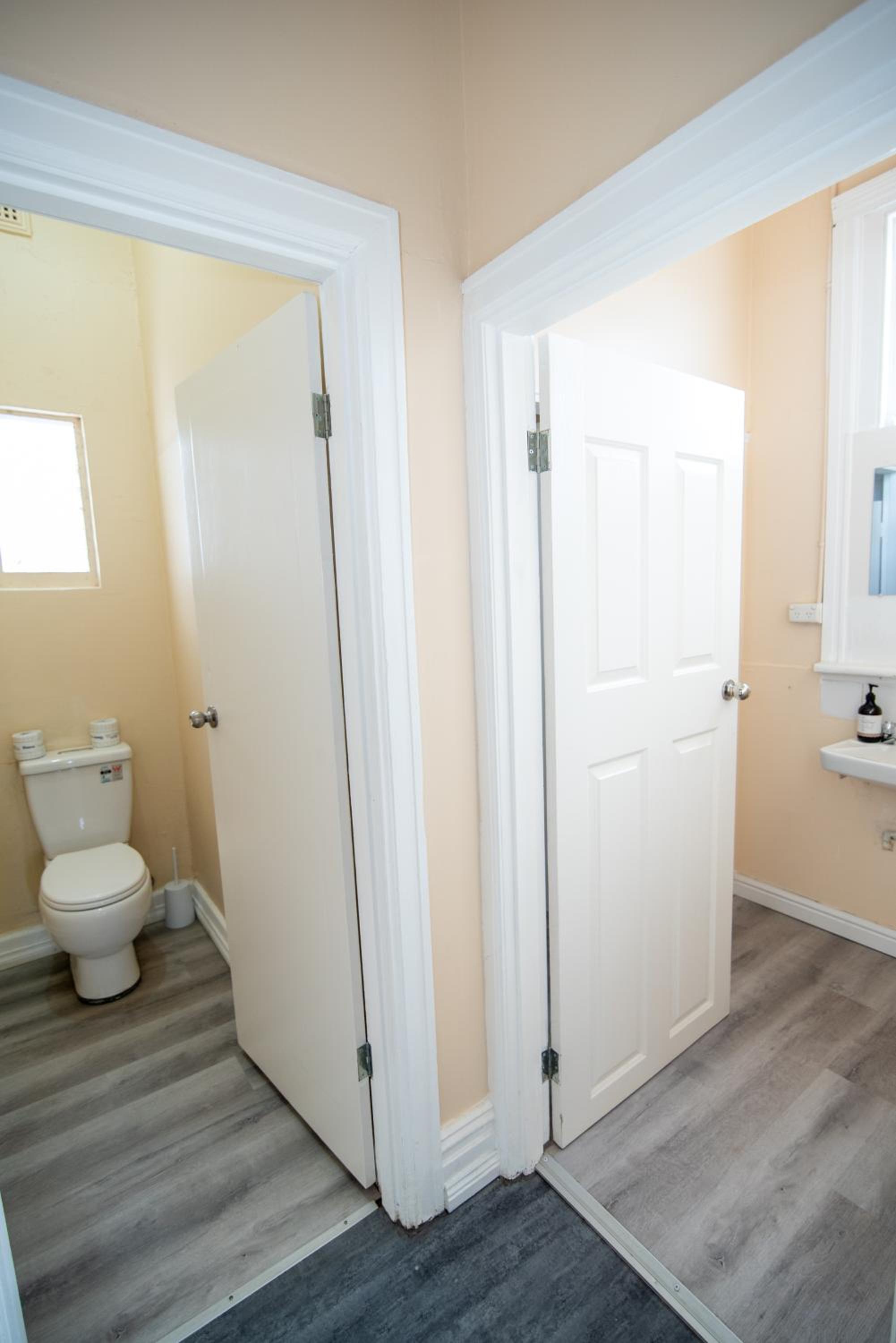 Your Own Pub in Finley, Sleeps 25