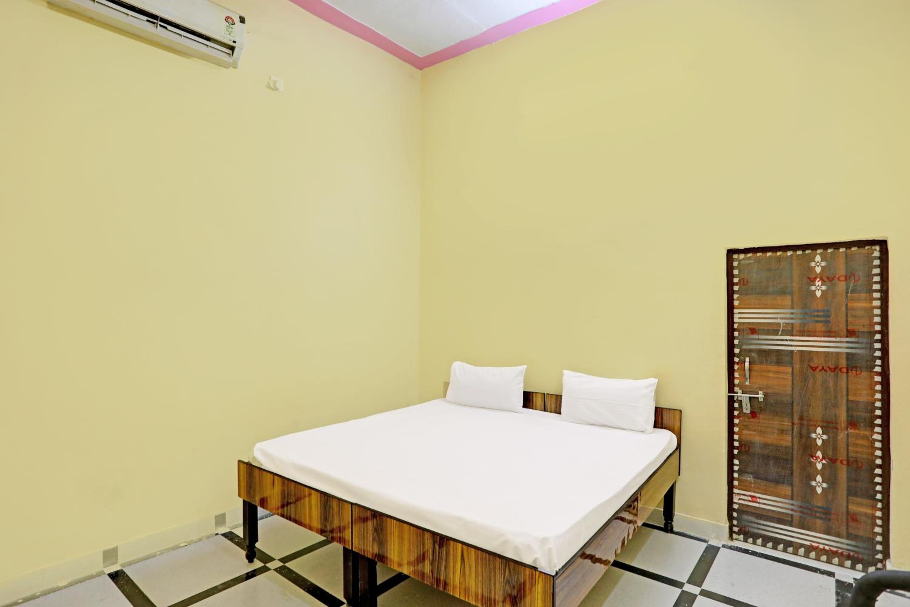 Hotel O J.M.D Restaurant &rooms view 2