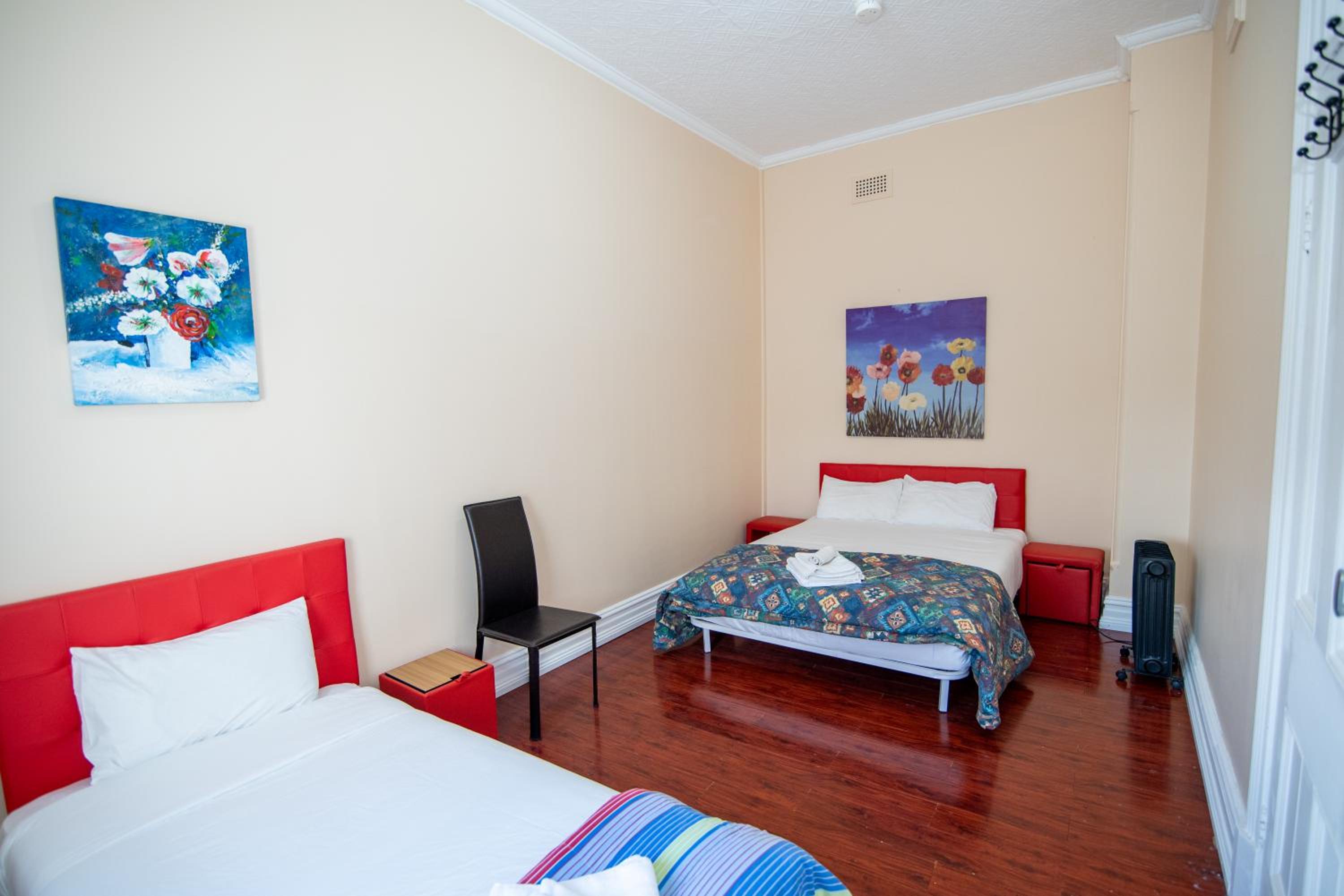 Your Own Pub in Finley, Sleeps 25