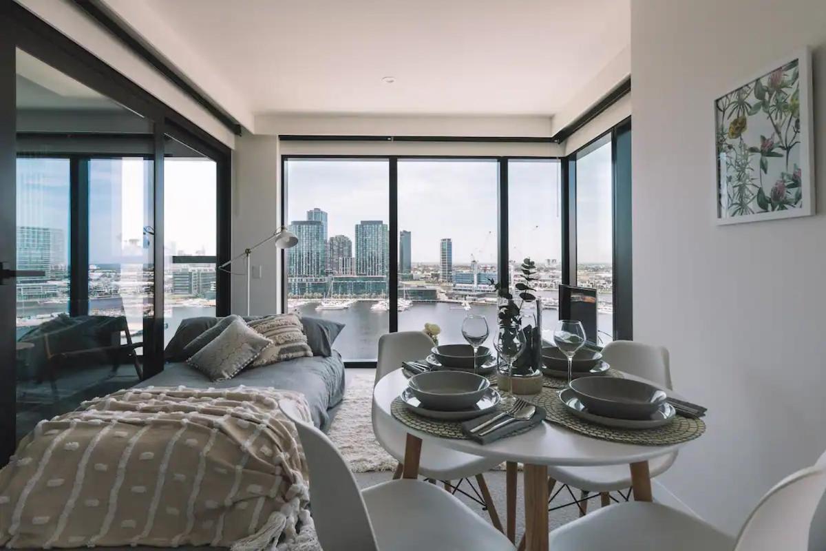 Premier Harbour View & Parking near Marvel Stadium