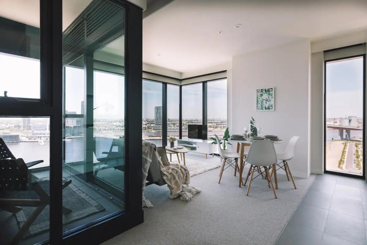 Premier Harbour View & Parking near Marvel Stadium