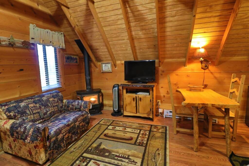 Amazing Cabin HOT tub minutes to Helen #1 view 4