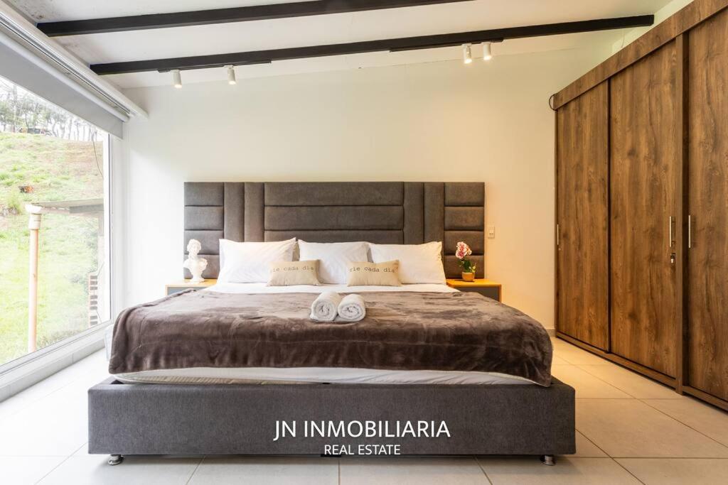 Luxury Cabin with Jacuzzi - 3min Airport JMC