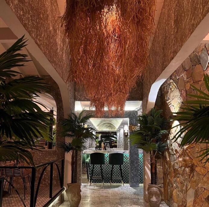 Luxury Cabin with Jacuzzi - 3min Airport JMC