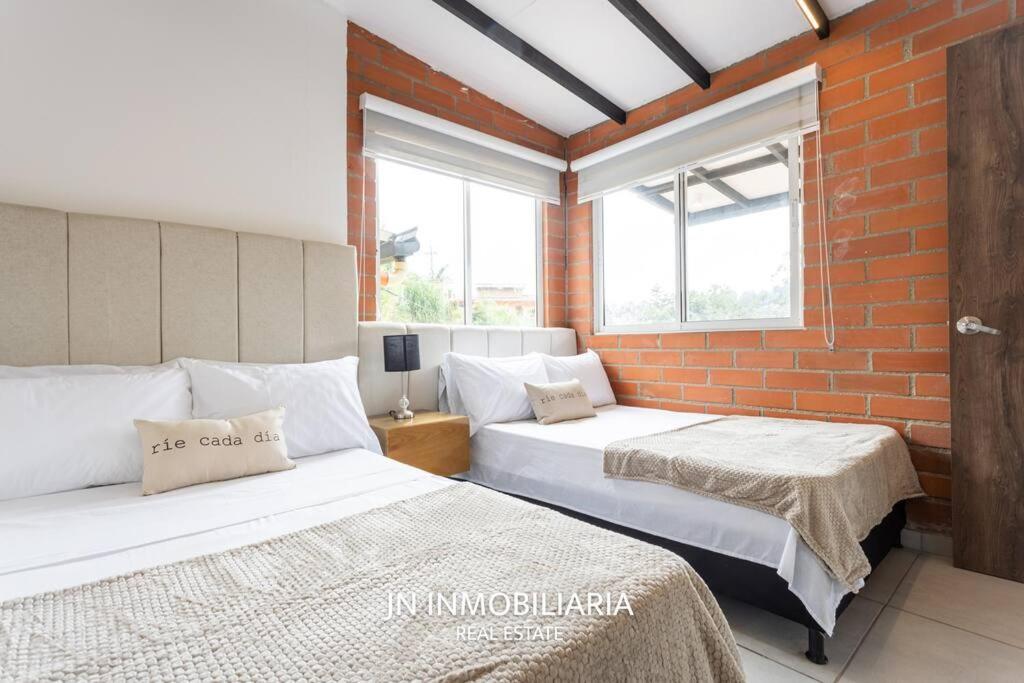 Luxury Cabin with Jacuzzi - 3min Airport JMC