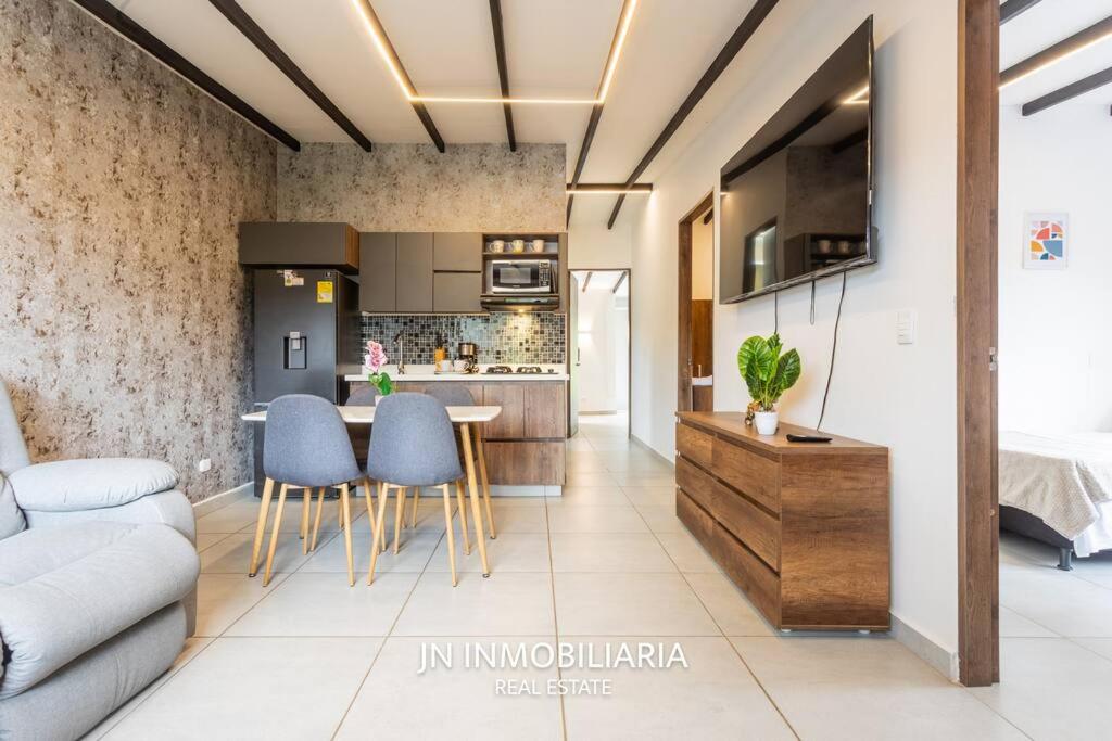 Luxury Cabin with Jacuzzi - 3min Airport JMC