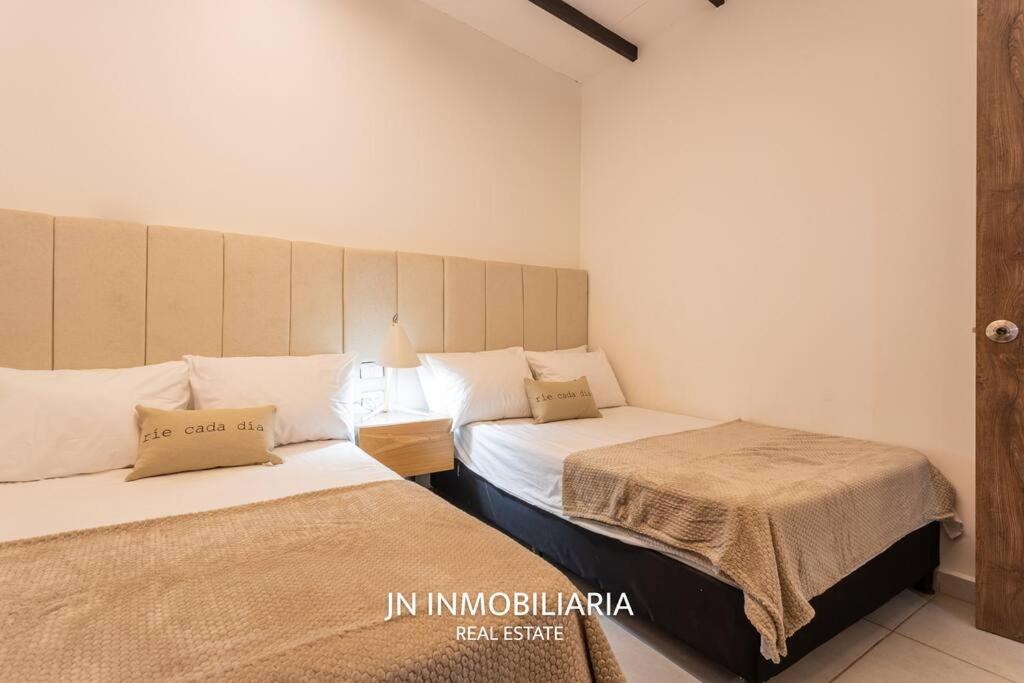 Luxury Cabin with Jacuzzi - 3min Airport JMC