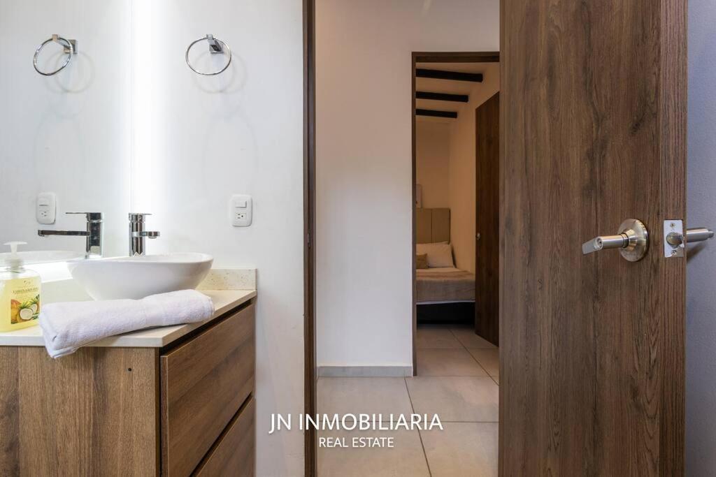 Luxury Cabin with Jacuzzi - 3min Airport JMC