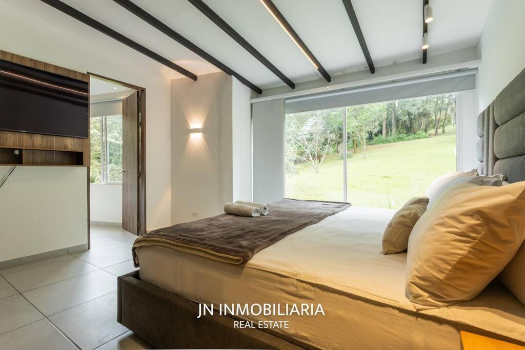 Luxury Cabin with Jacuzzi - 3min Airport JMC