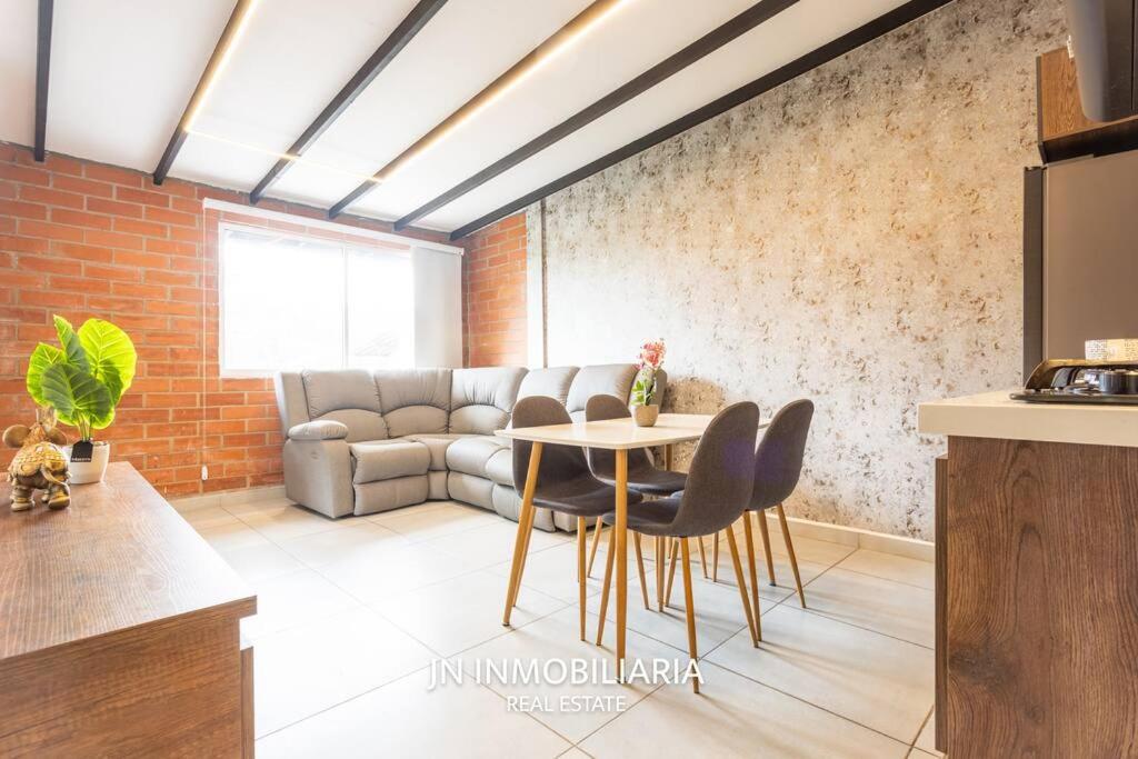 Luxury Cabin with Jacuzzi - 3min Airport JMC