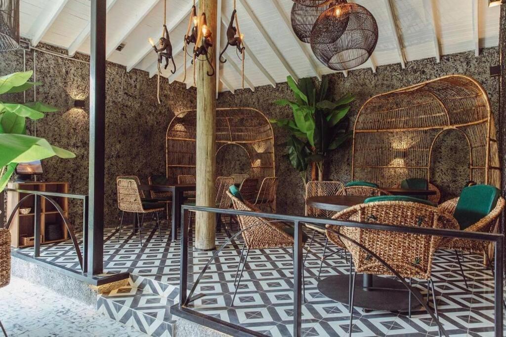 Luxury Cabin with Jacuzzi - 3min Airport JMC