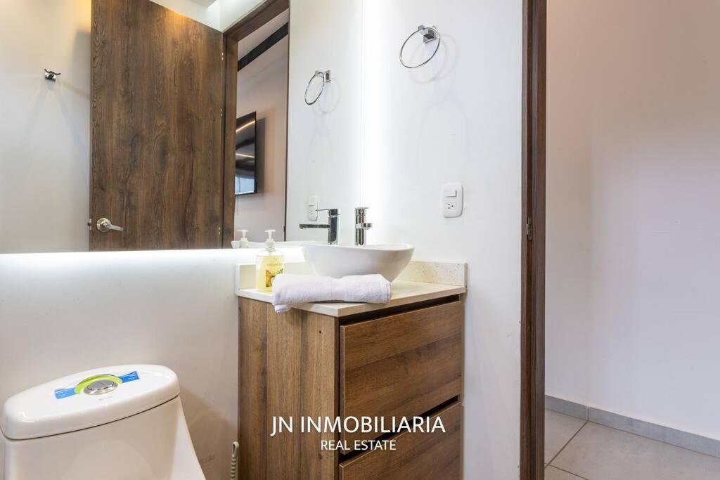 Luxury Cabin with Jacuzzi - 3min Airport JMC