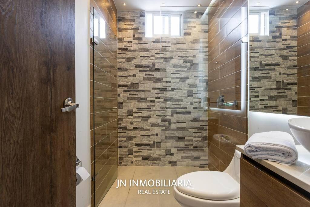 Luxury Cabin with Jacuzzi - 3min Airport JMC
