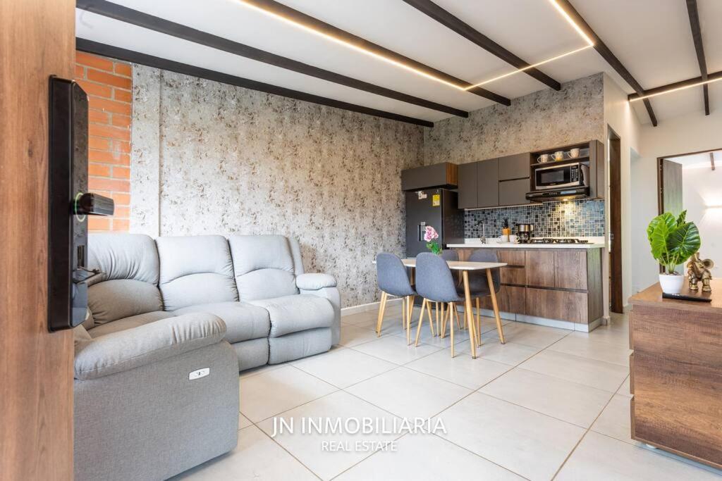 Luxury Cabin with Jacuzzi - 3min Airport JMC