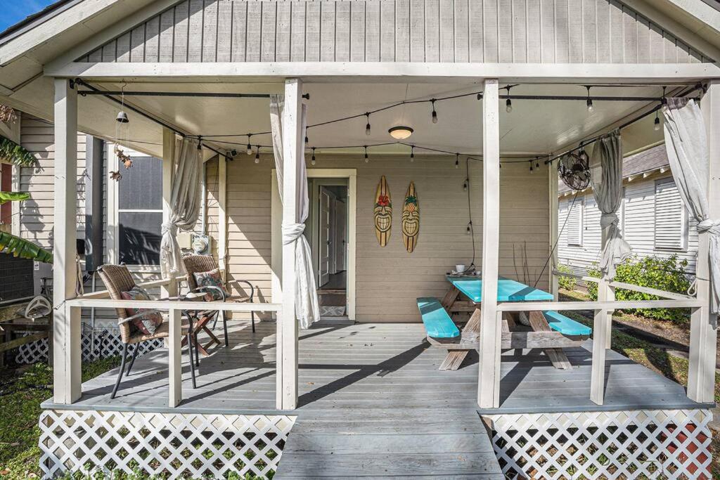 Beachy Bungalow! 2BD, King Bed view 4