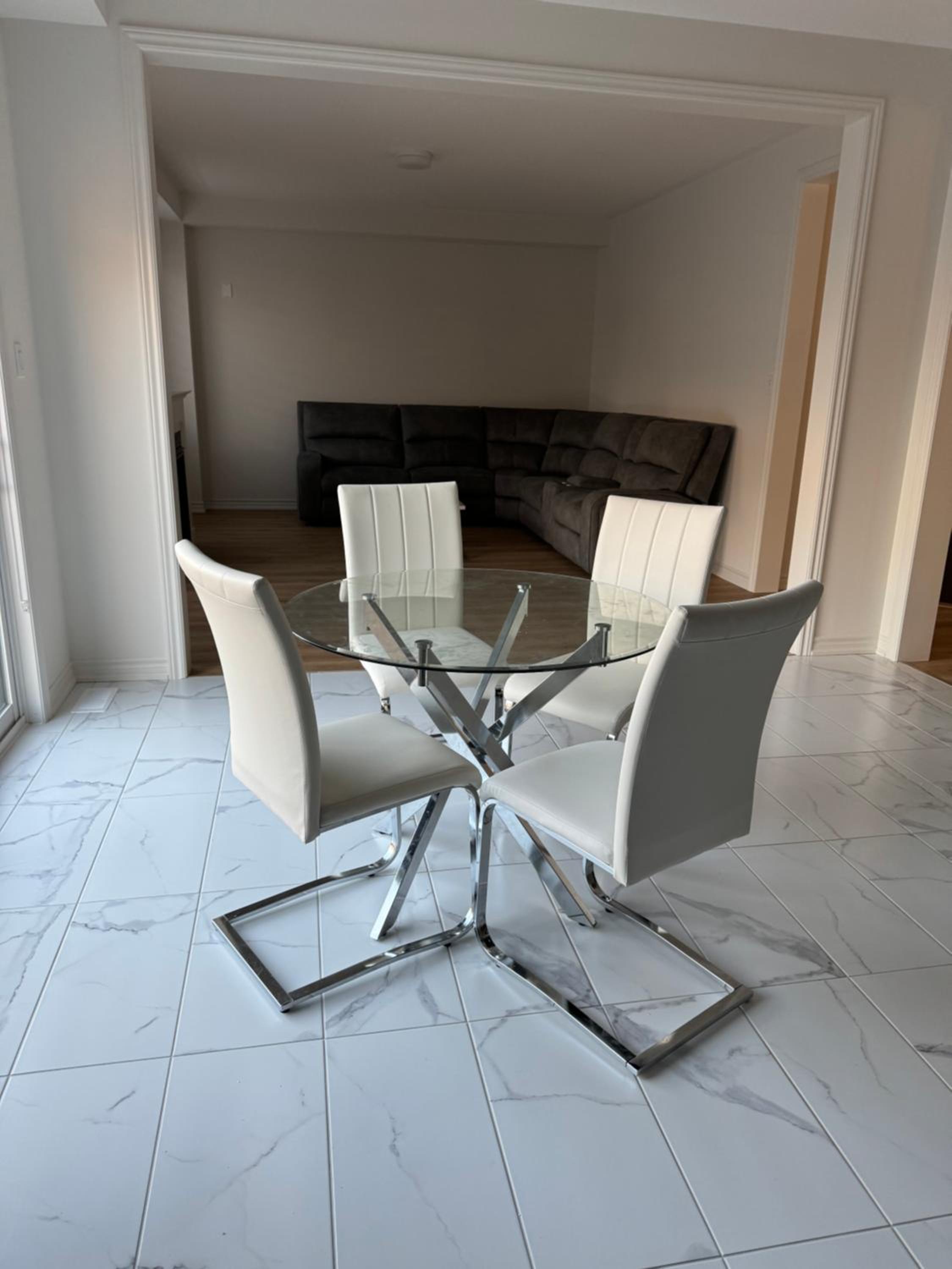 Spacious House in Cobourg