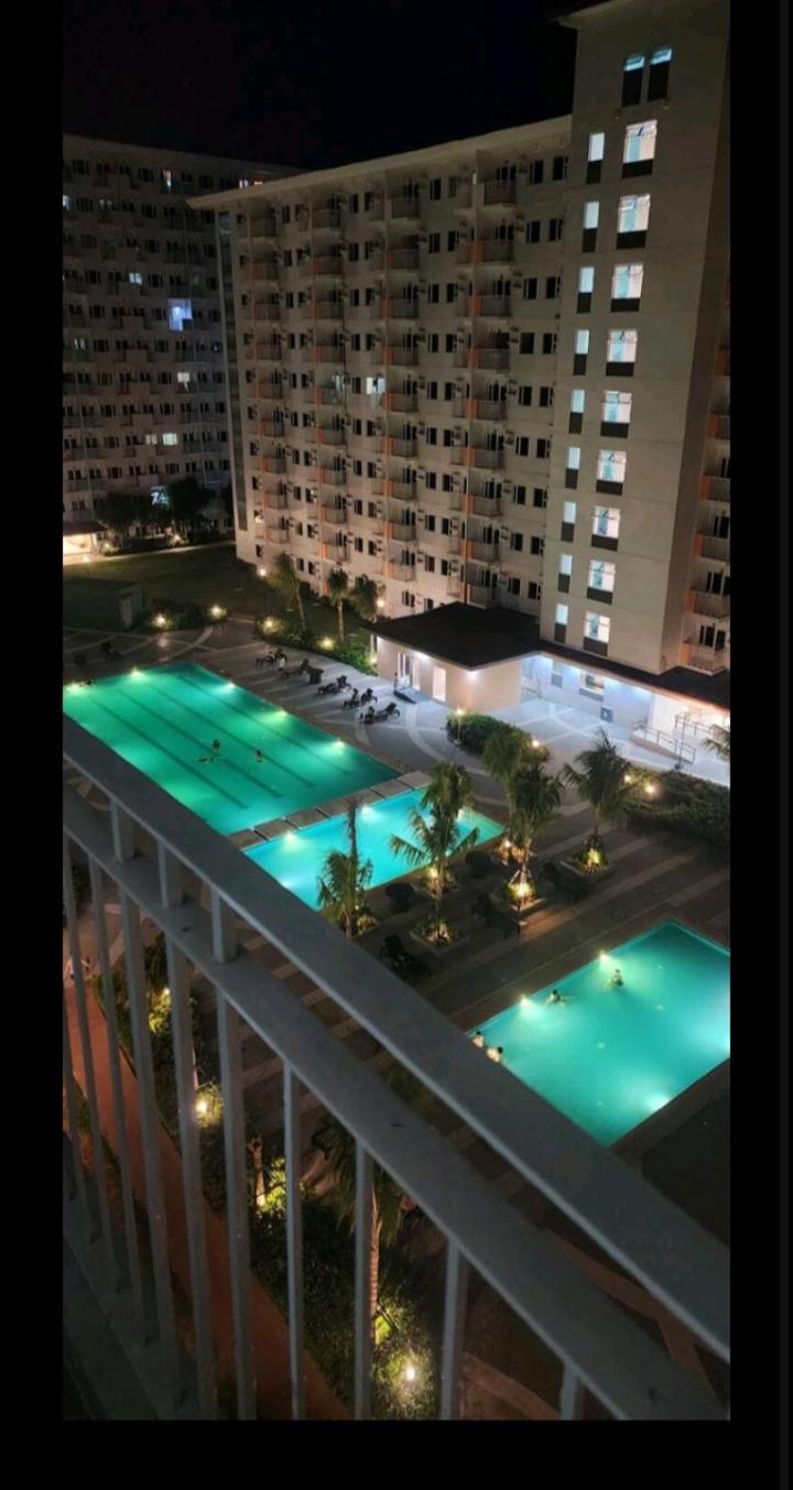 Field Residences Condotel Near Airport view 3