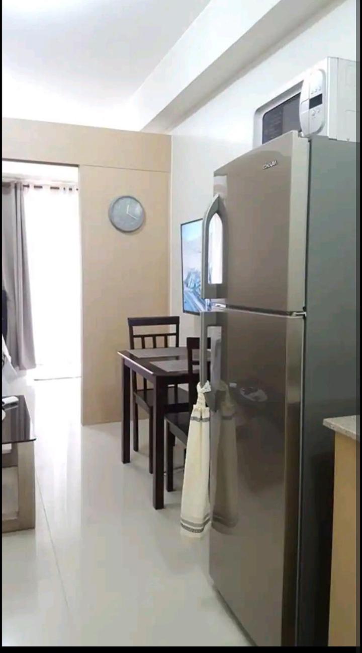 Field Residences Condotel Near Airport view 2