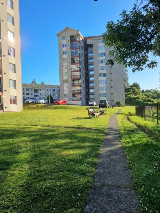 Departamento con estacionamiento en condominio
