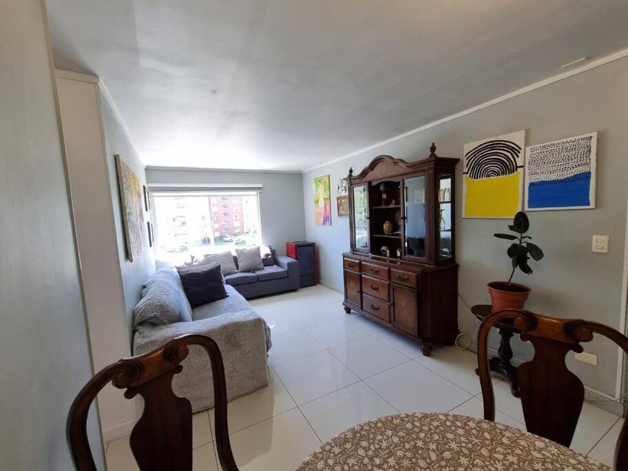 Departamento con estacionamiento en condominio