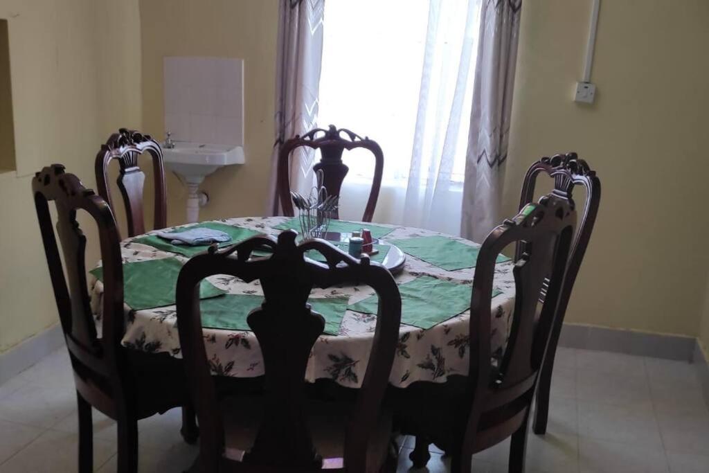 Cheerful 3 bedrooms HOME with an inbuilt hottub view 2