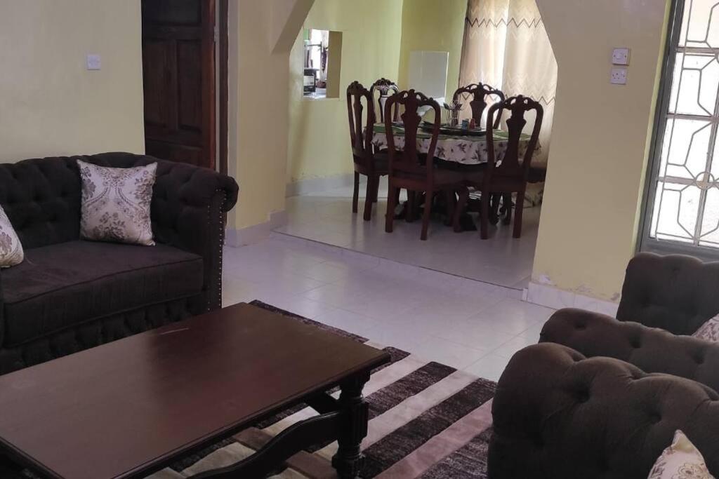Cheerful 3 bedrooms HOME with an inbuilt hottub view 5