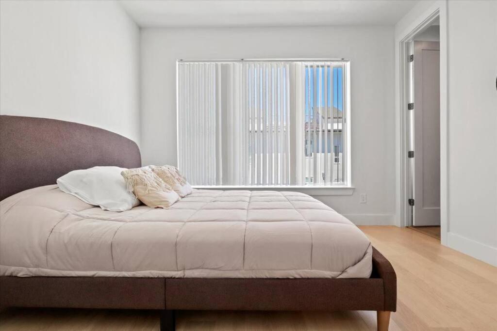 Cozy 3-bedroom townhouse with a private loft - Property Image 2