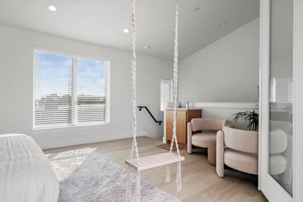 Cozy 3-bedroom townhouse with a private loft - Property Image 11