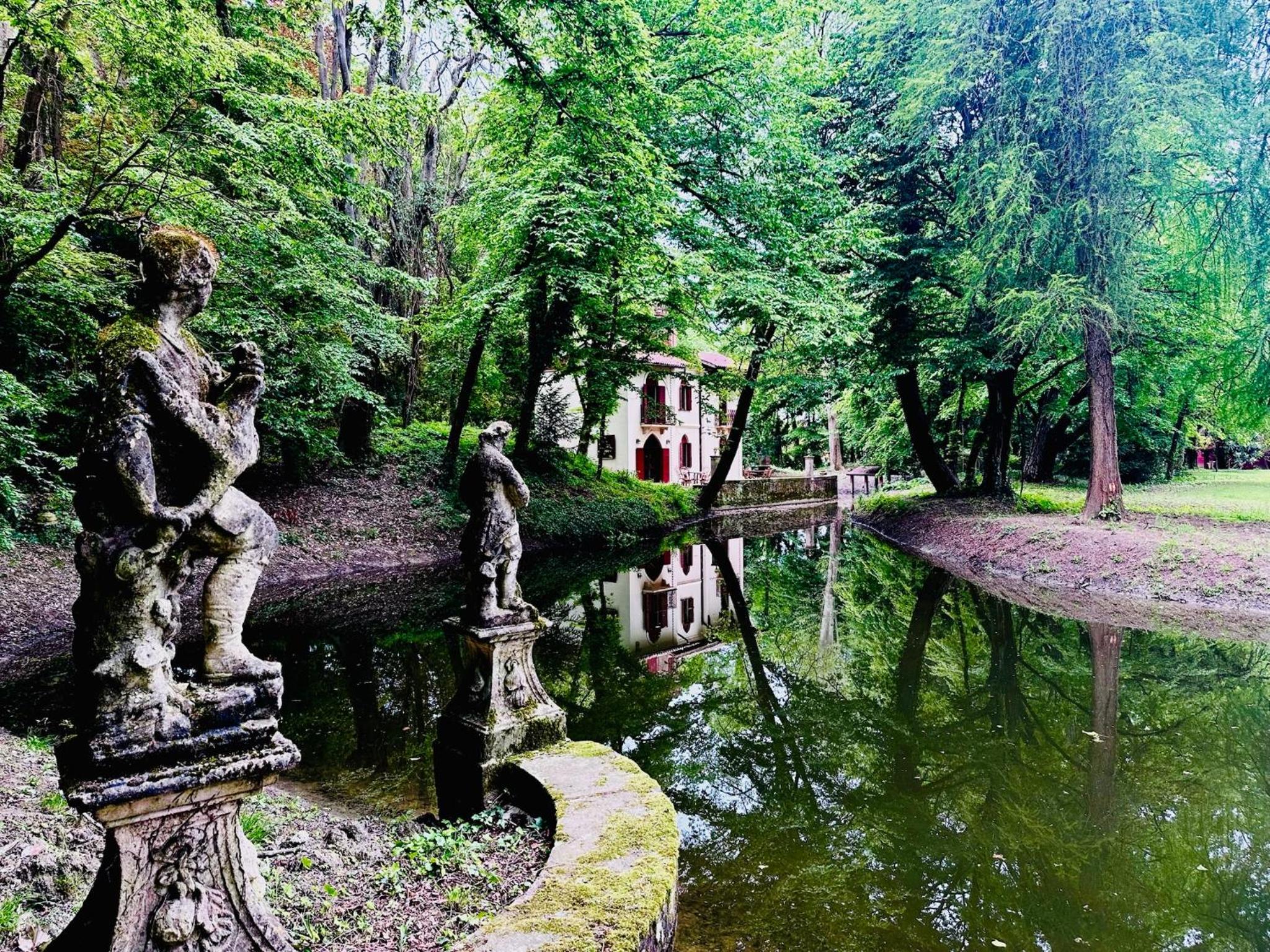 Lake House by Veneto Villa