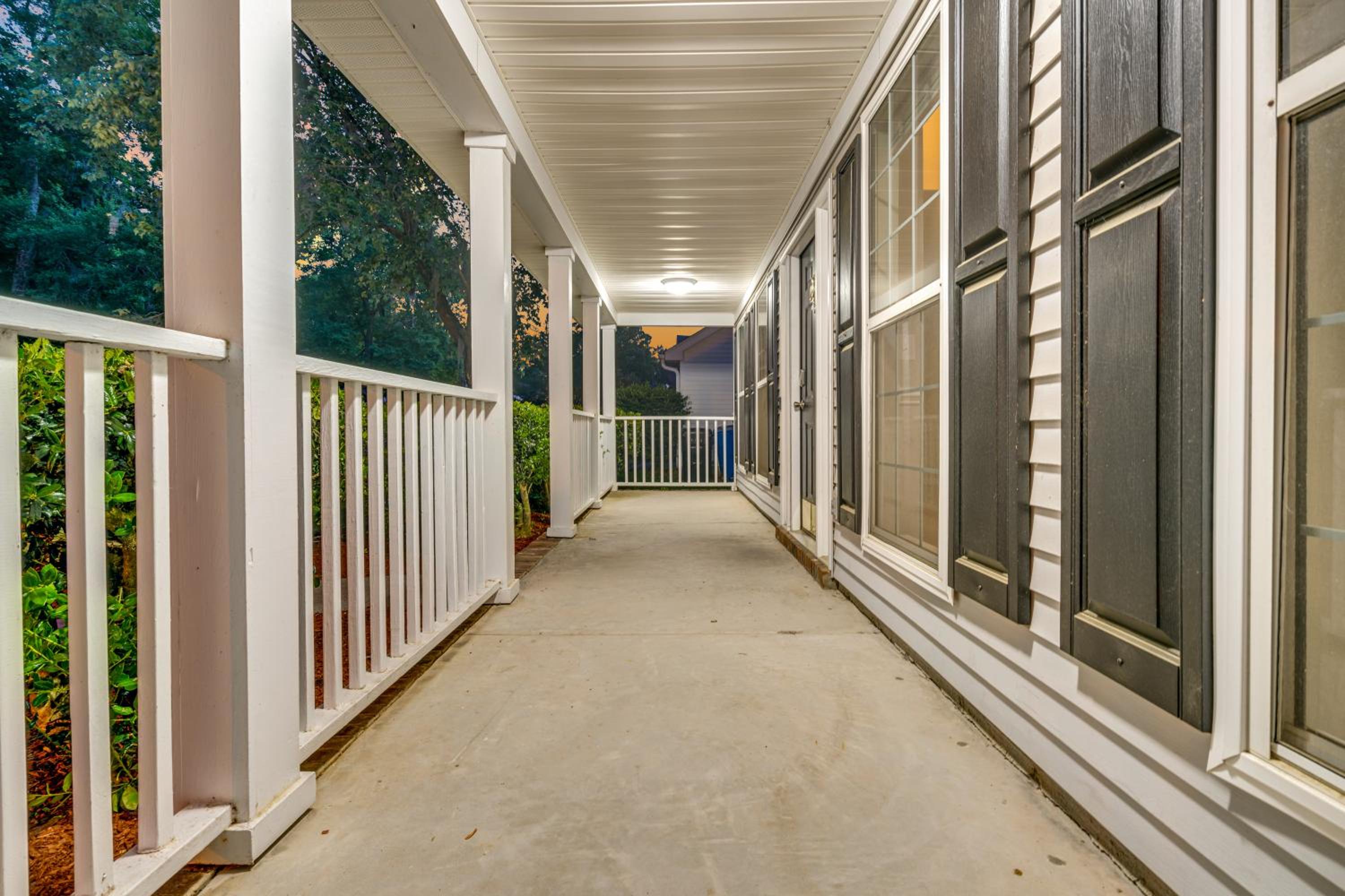 Country Haven - Hot Tub & Pool! Game Room, King Beds, Mins 2 dwtn