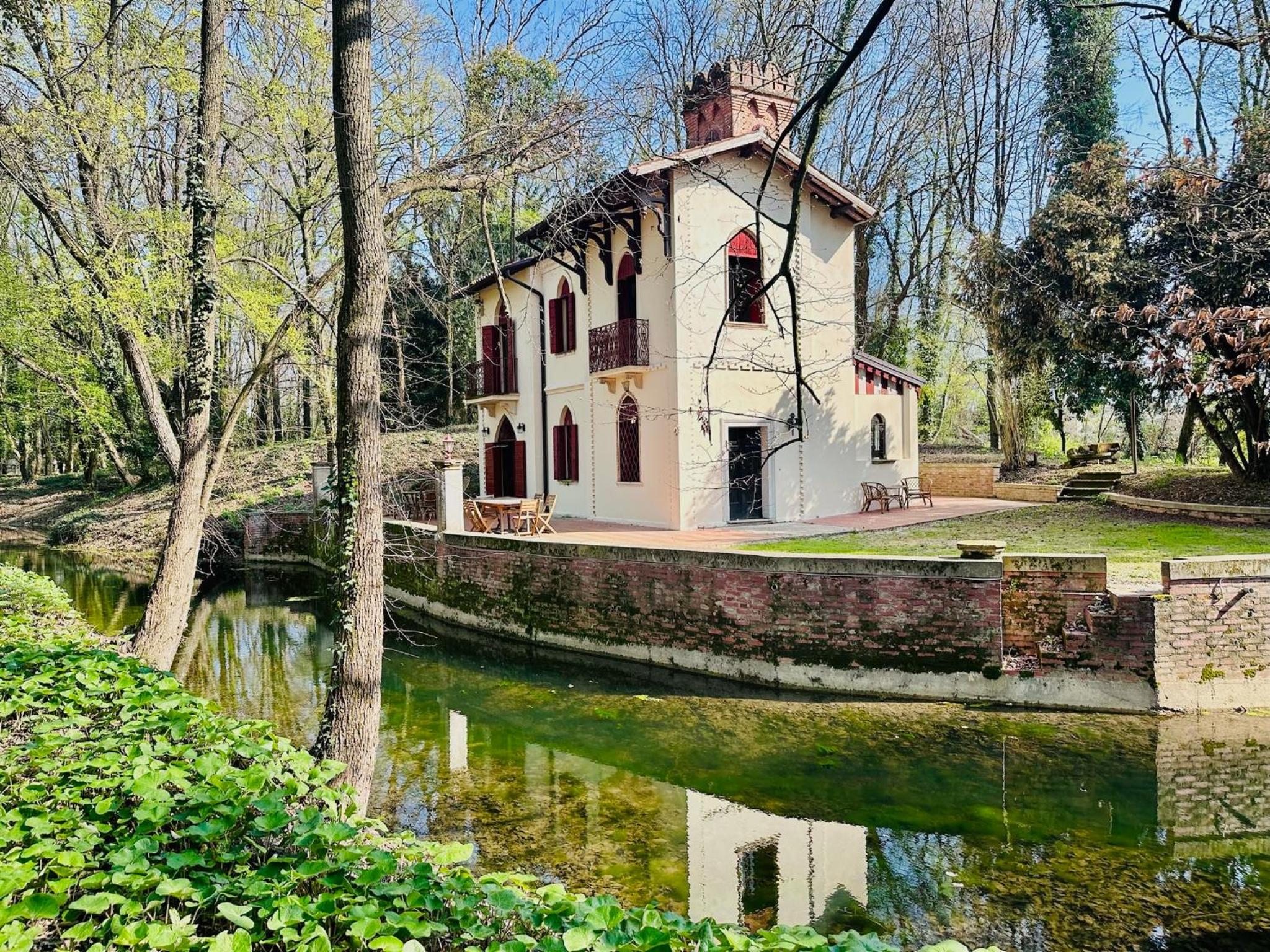 Lake House by Veneto Villa
