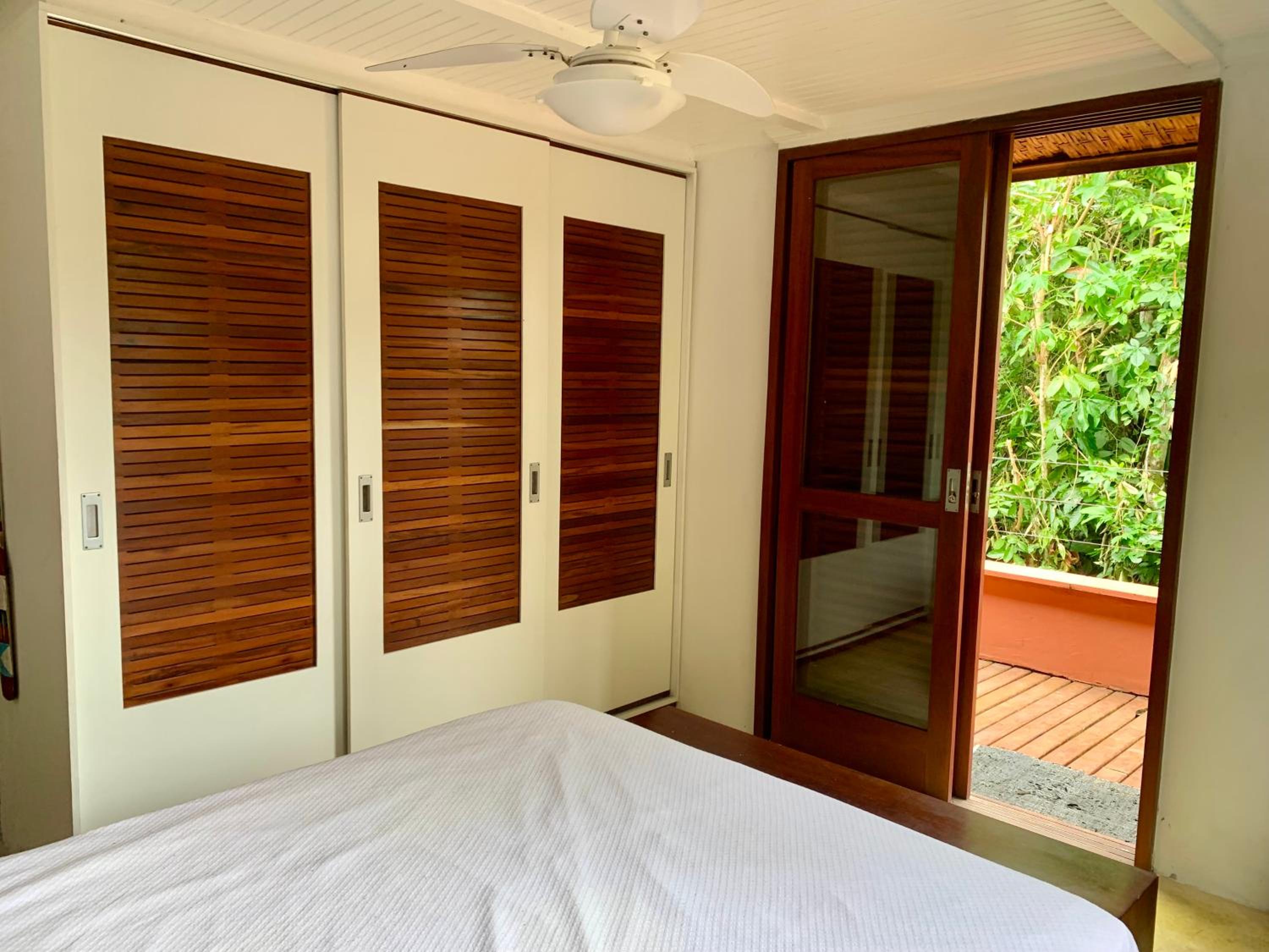 Casa com piscina a poucos minutos da praia