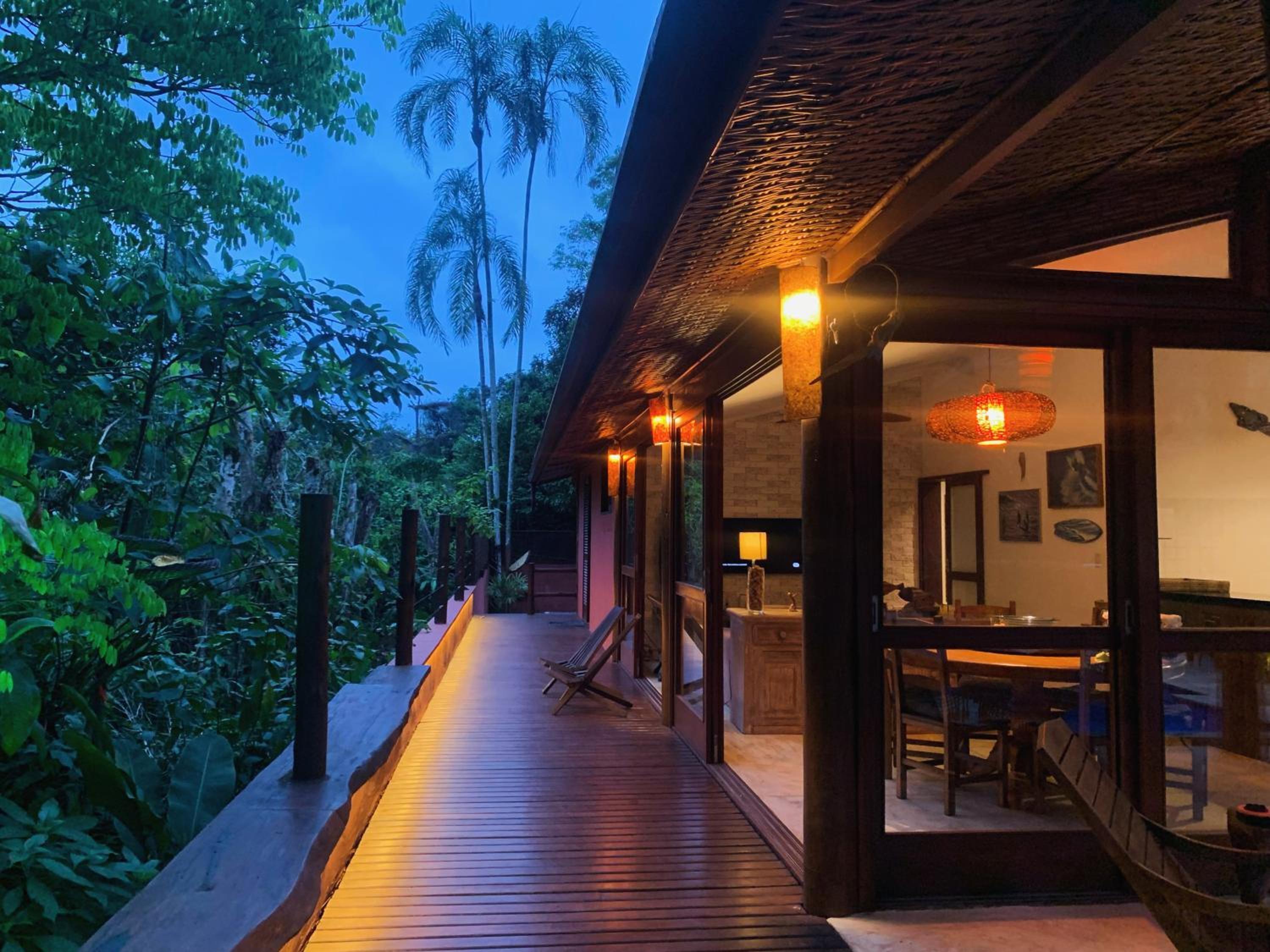 Casa com piscina a poucos minutos da praia