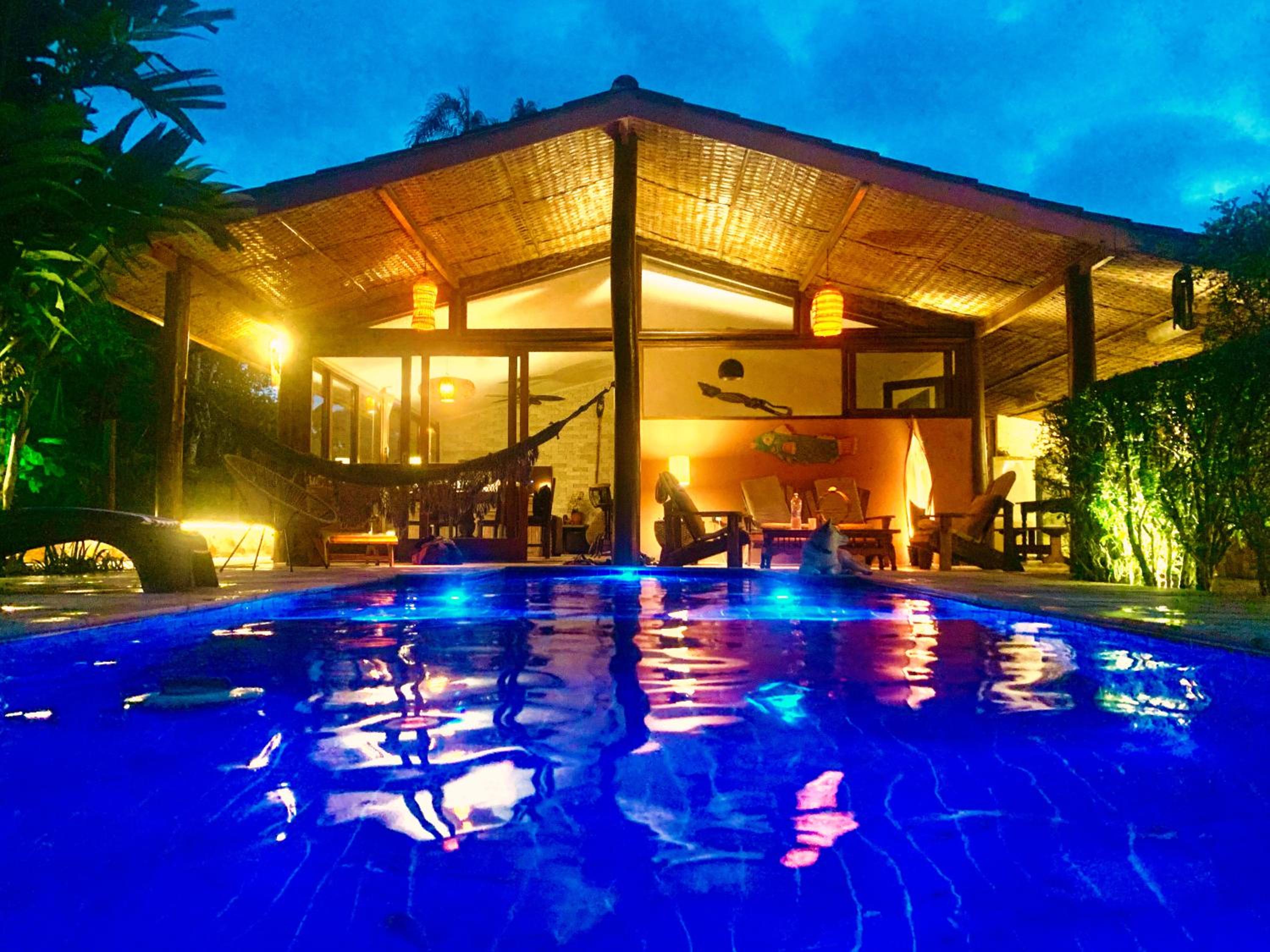Casa com piscina a poucos minutos da praia