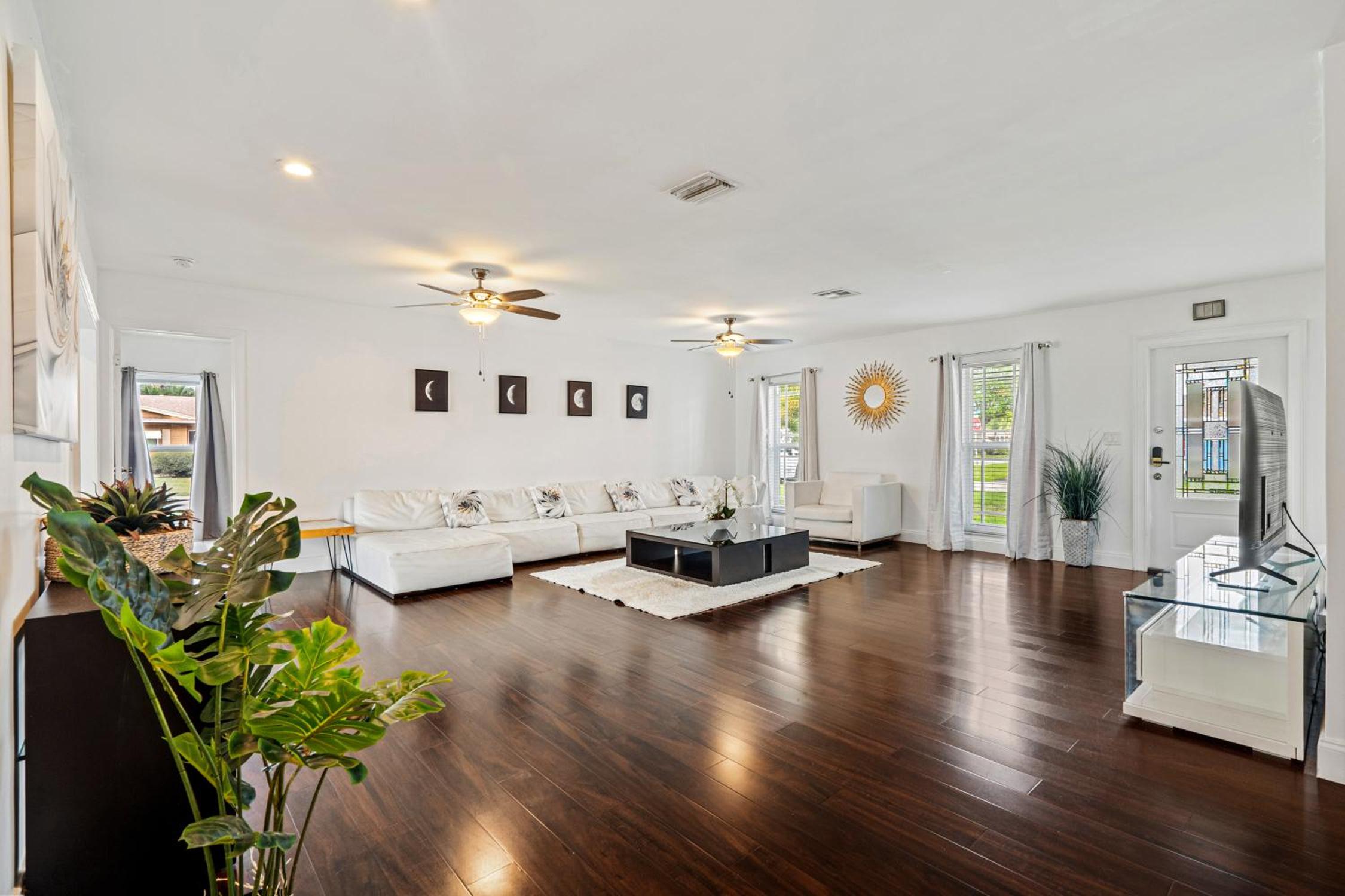 Gorgeous open concept 4 BR with heated pool and lounge area view 5