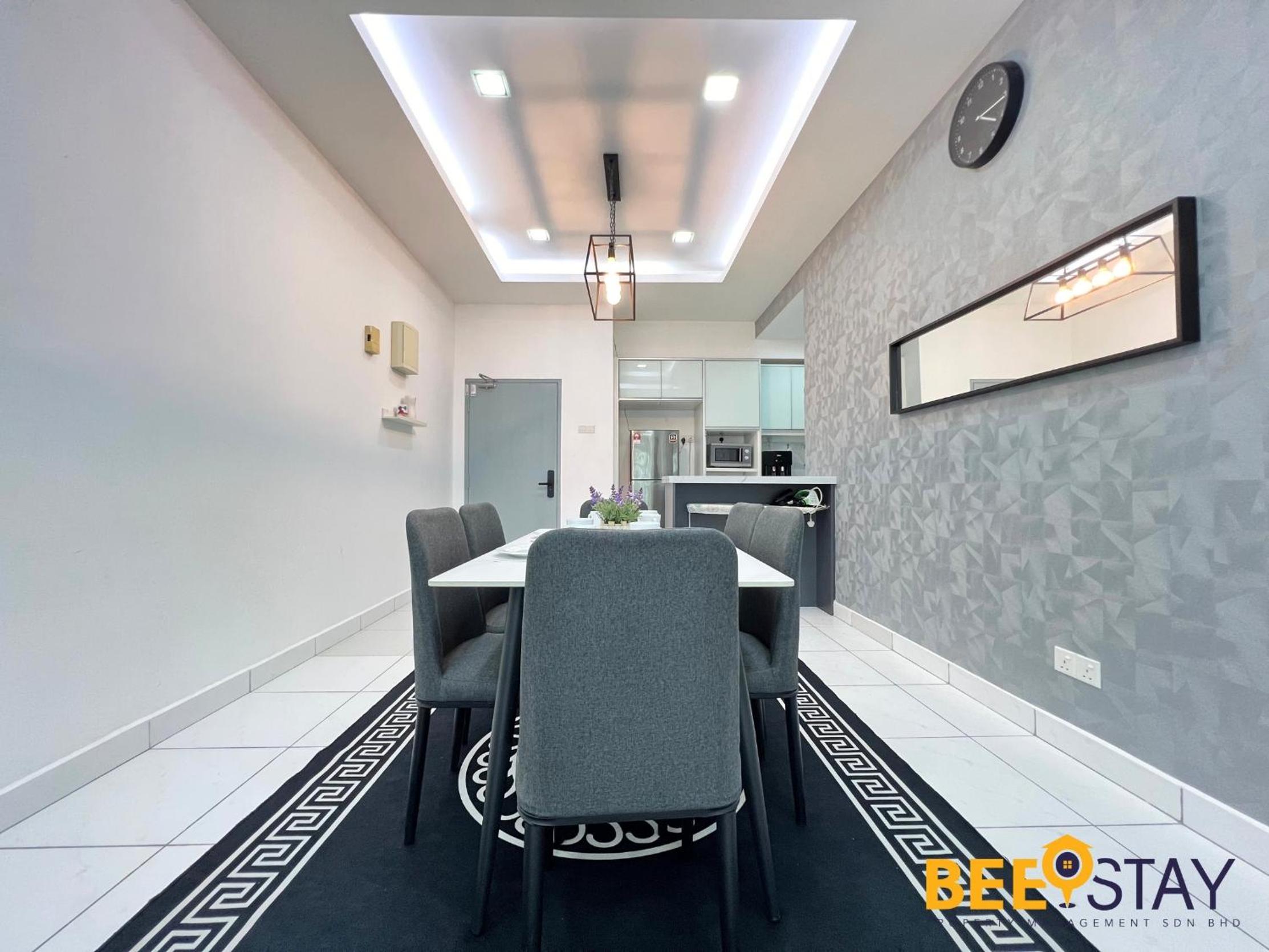 Bandar Saujana Putra 8PAX Residence Pool View