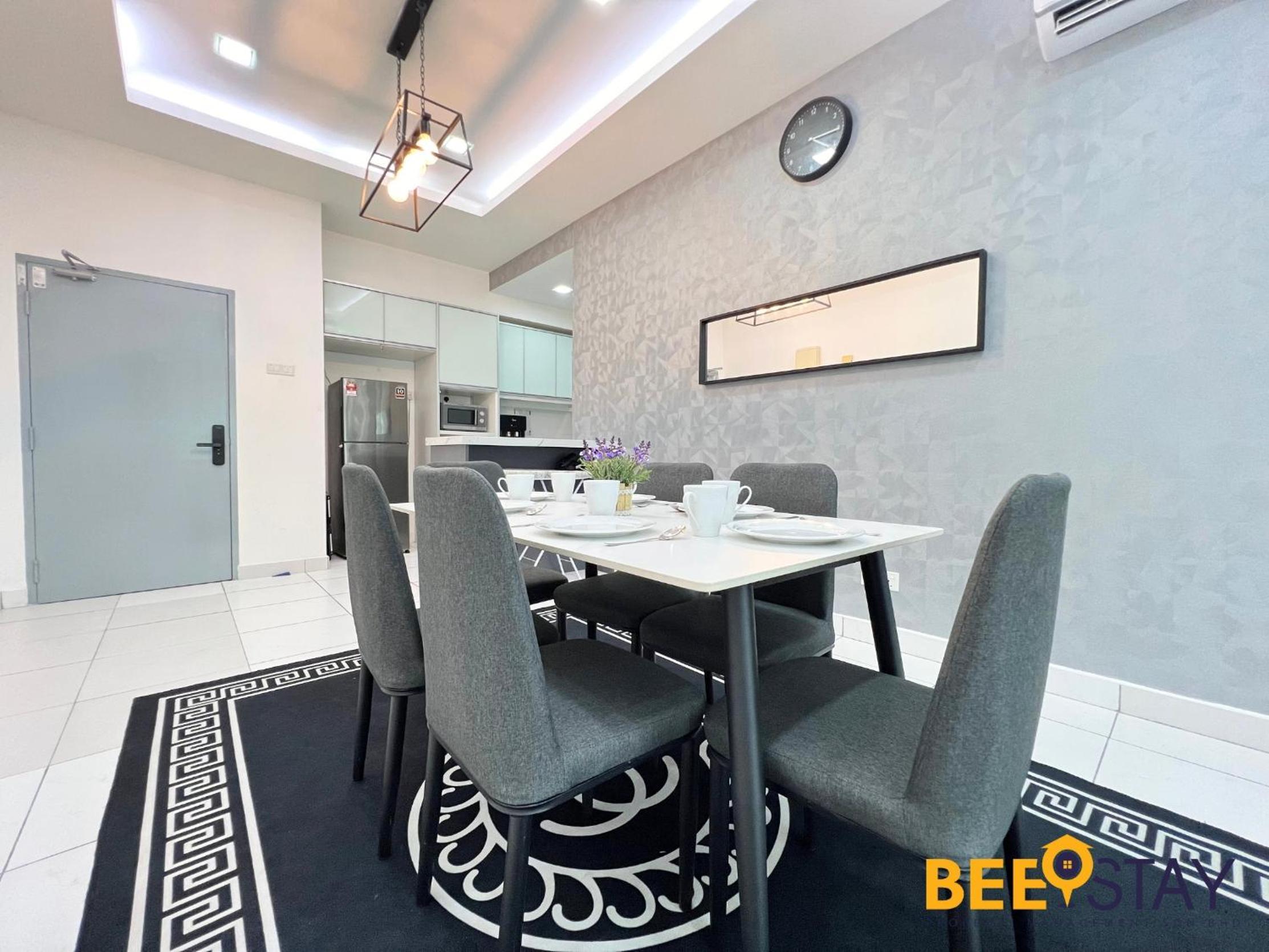 Bandar Saujana Putra 8PAX Residence Pool View